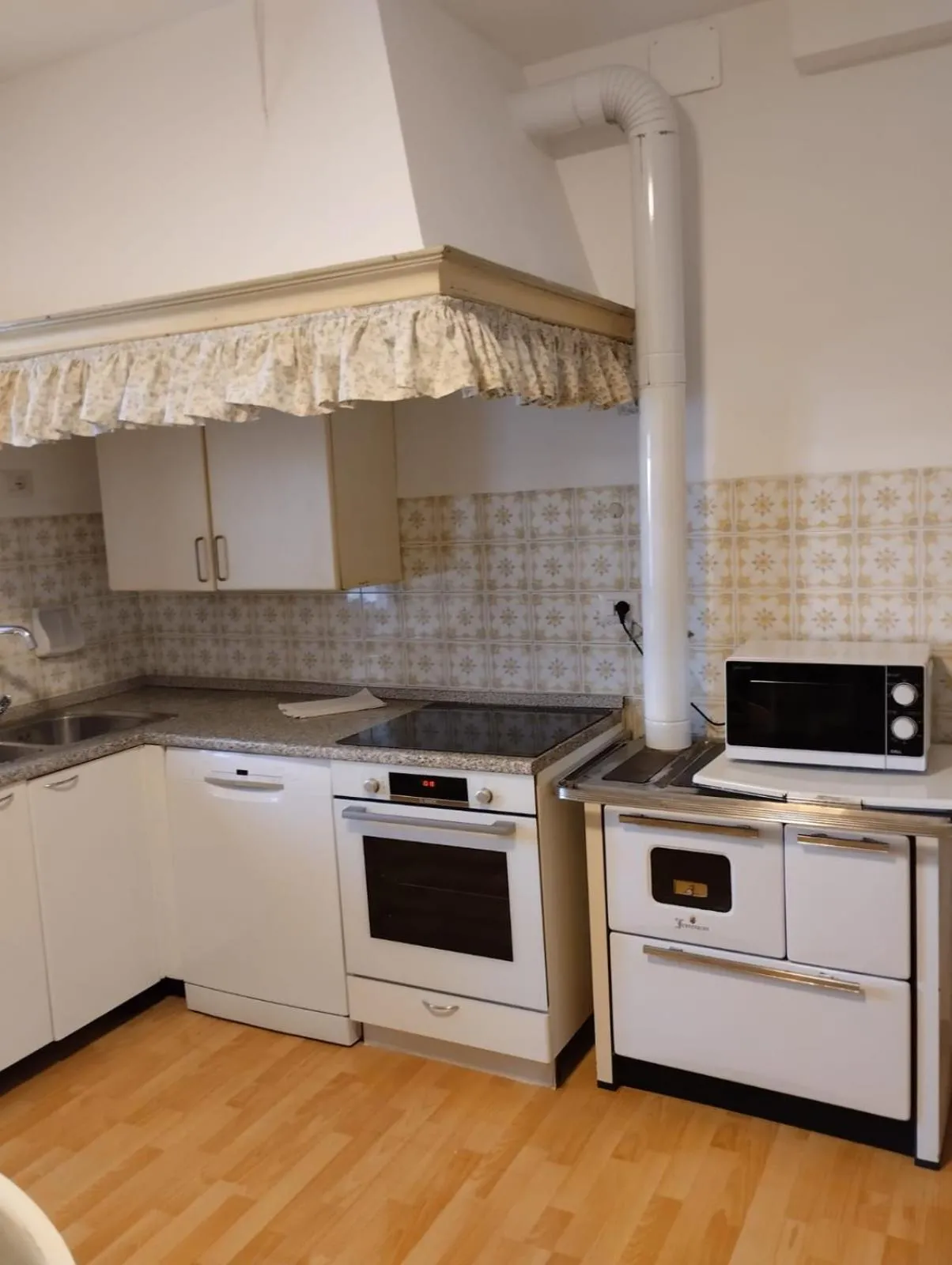 kitchen in Villa Ronco - Stayincortina