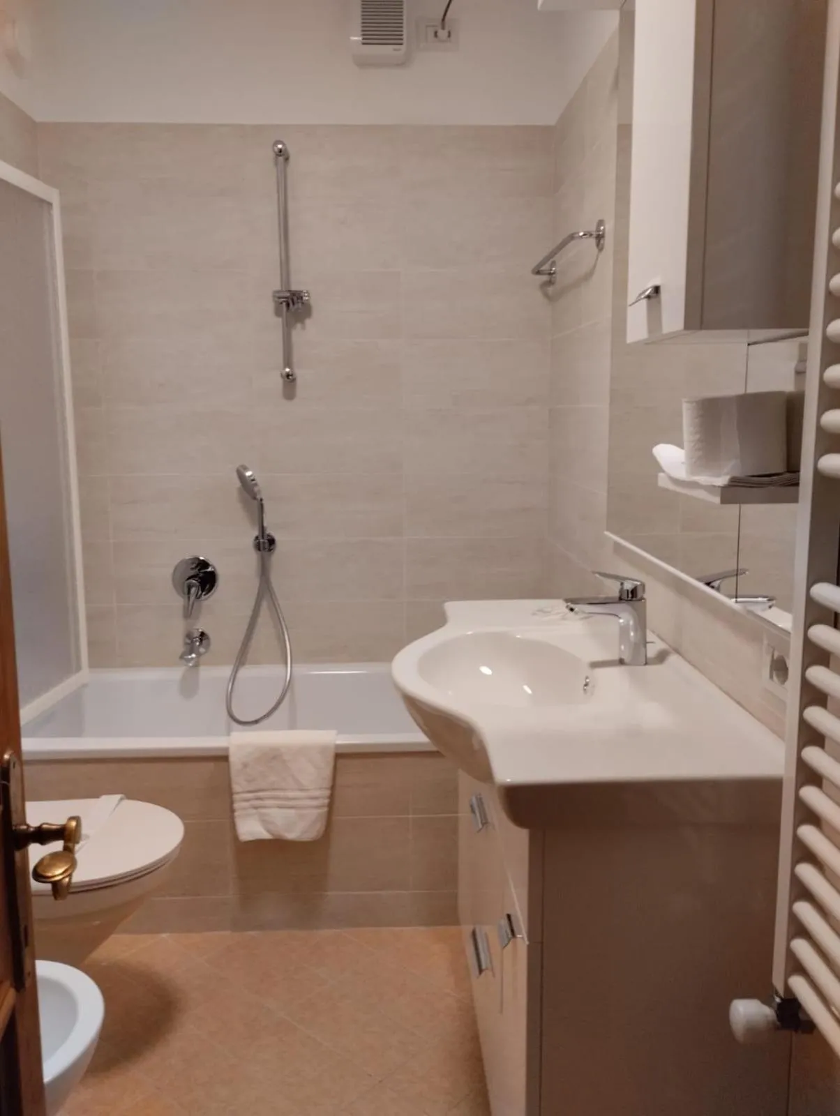 Bathroom in Villa Ronco - Stayincortina