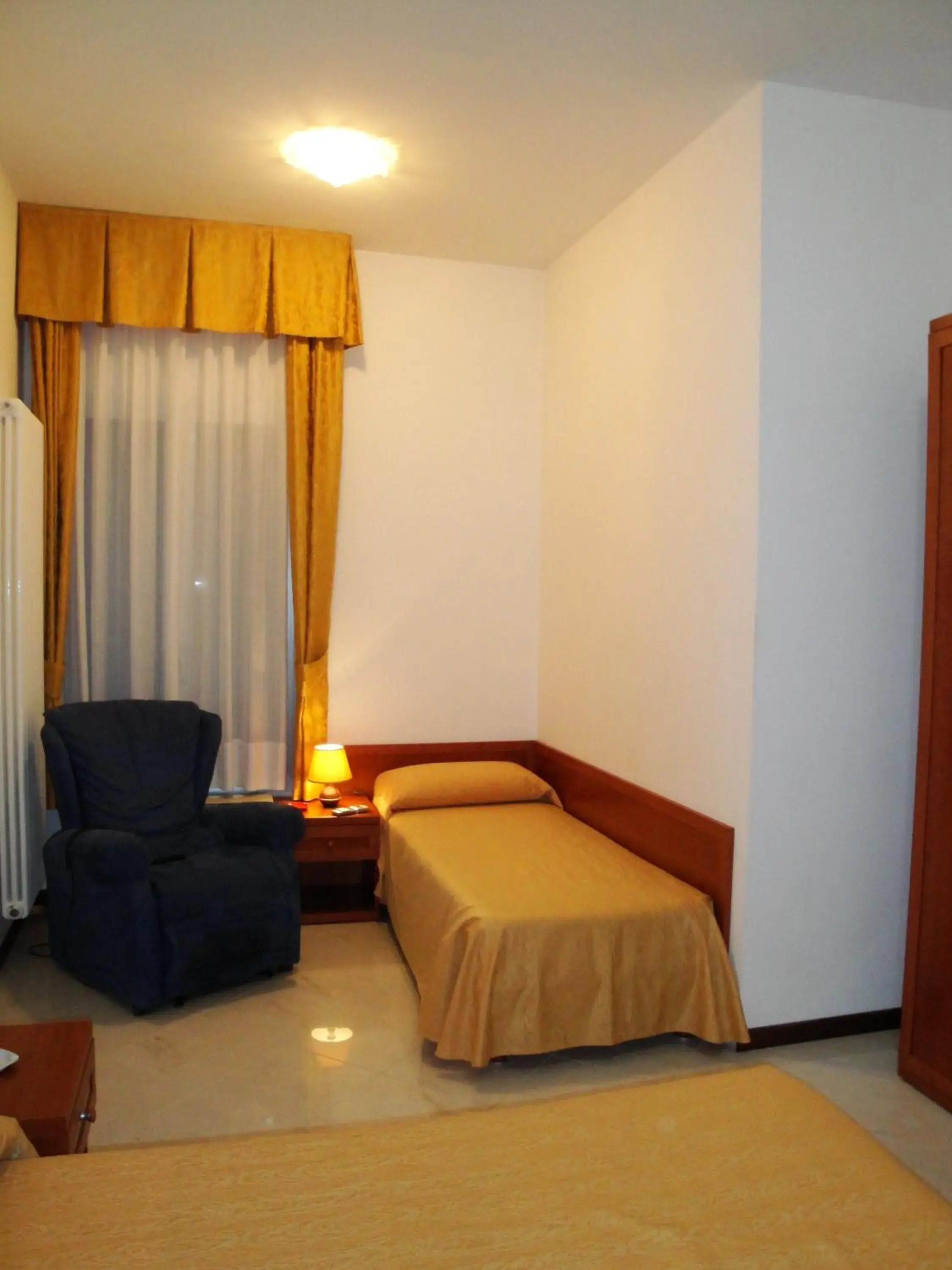 Decorative detail, Bed in Cannaregio II Apartments Decorative detail, Bed in Cannaregio II Apartments