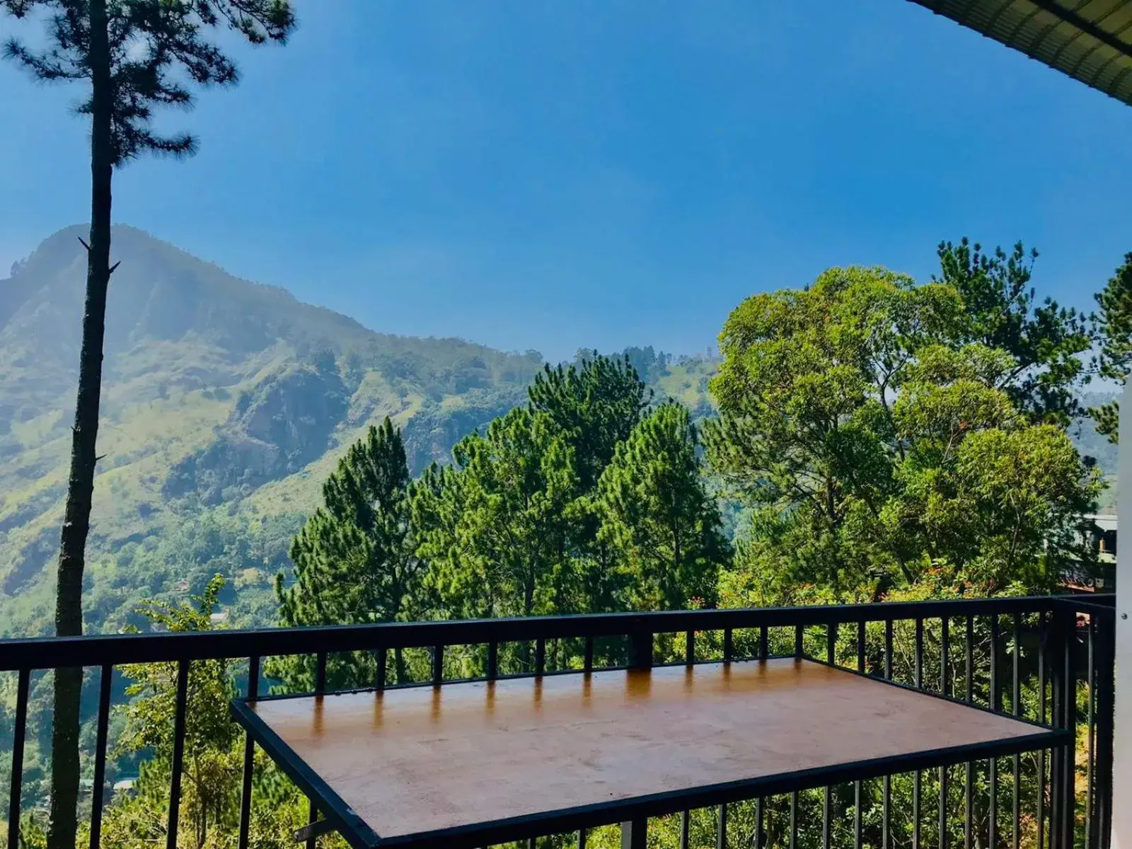 Deluxe Double Room with Balcony - single occupancy in Belmount Ella Deluxe Double Room with Balcony - single occupancy in Belmount Ella