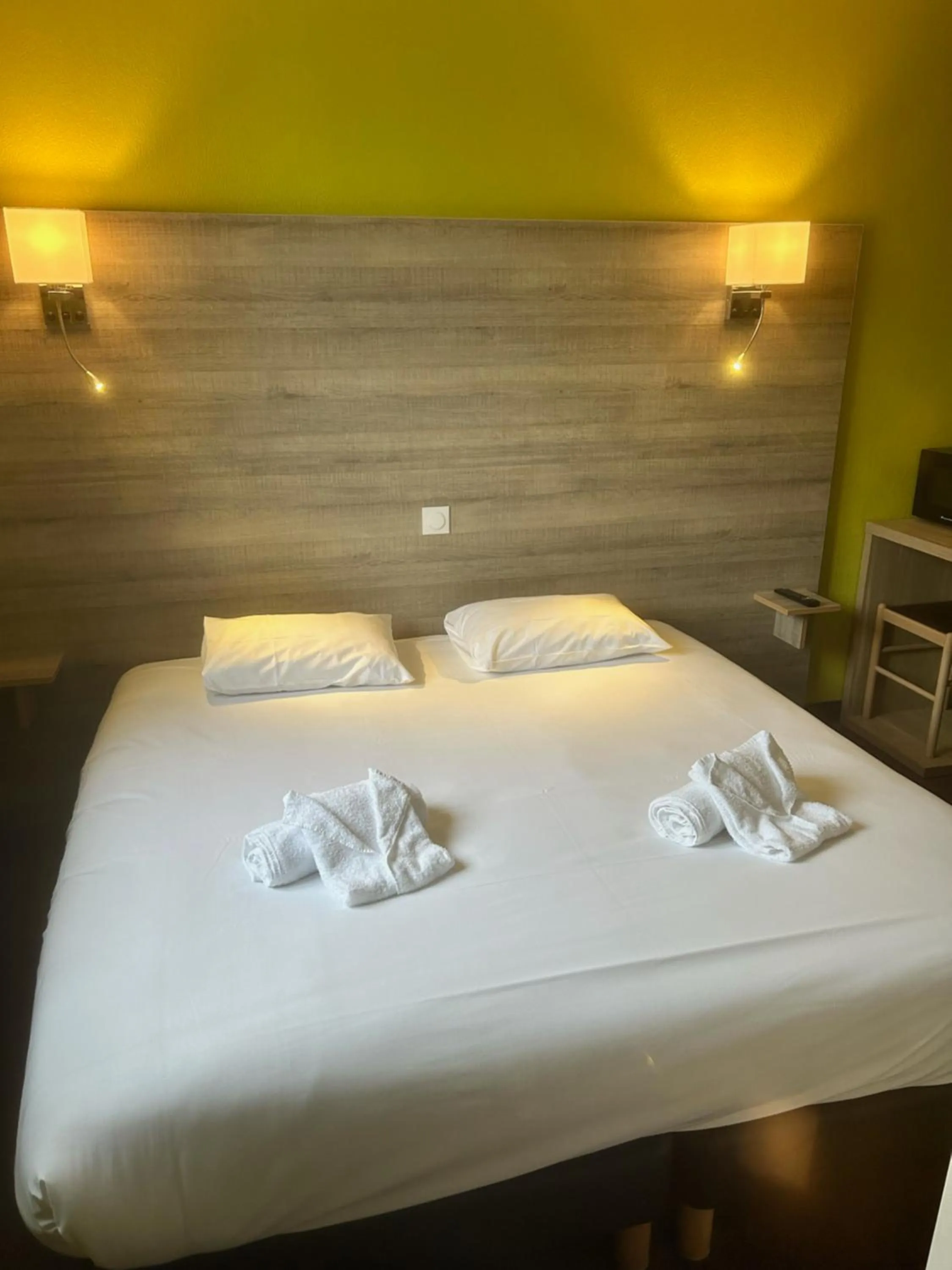 room service, Bed in Hôtel Particulier LE MAS DES MARAIS