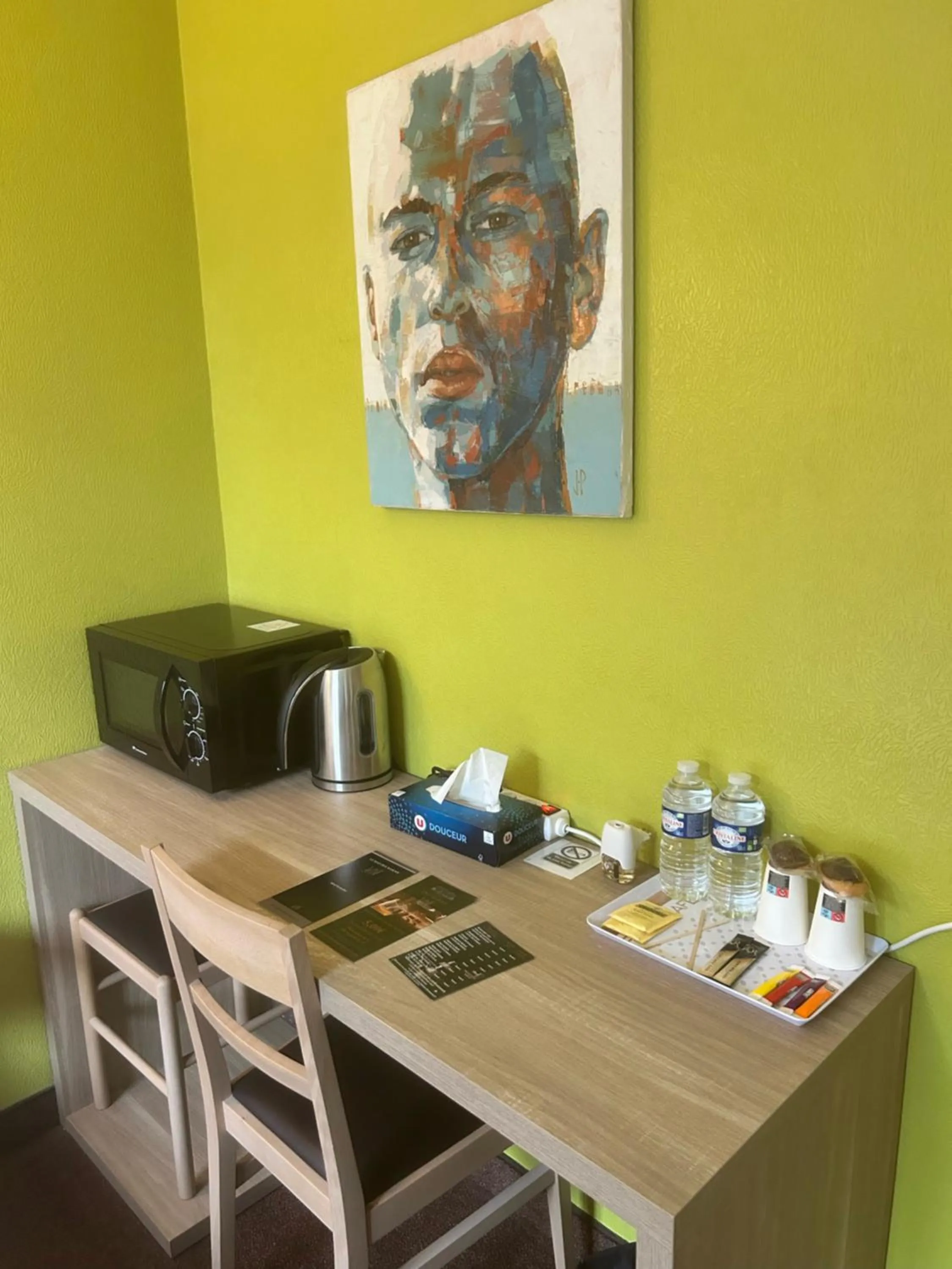 Coffee/tea facilities in Hôtel Particulier LE MAS DES MARAIS