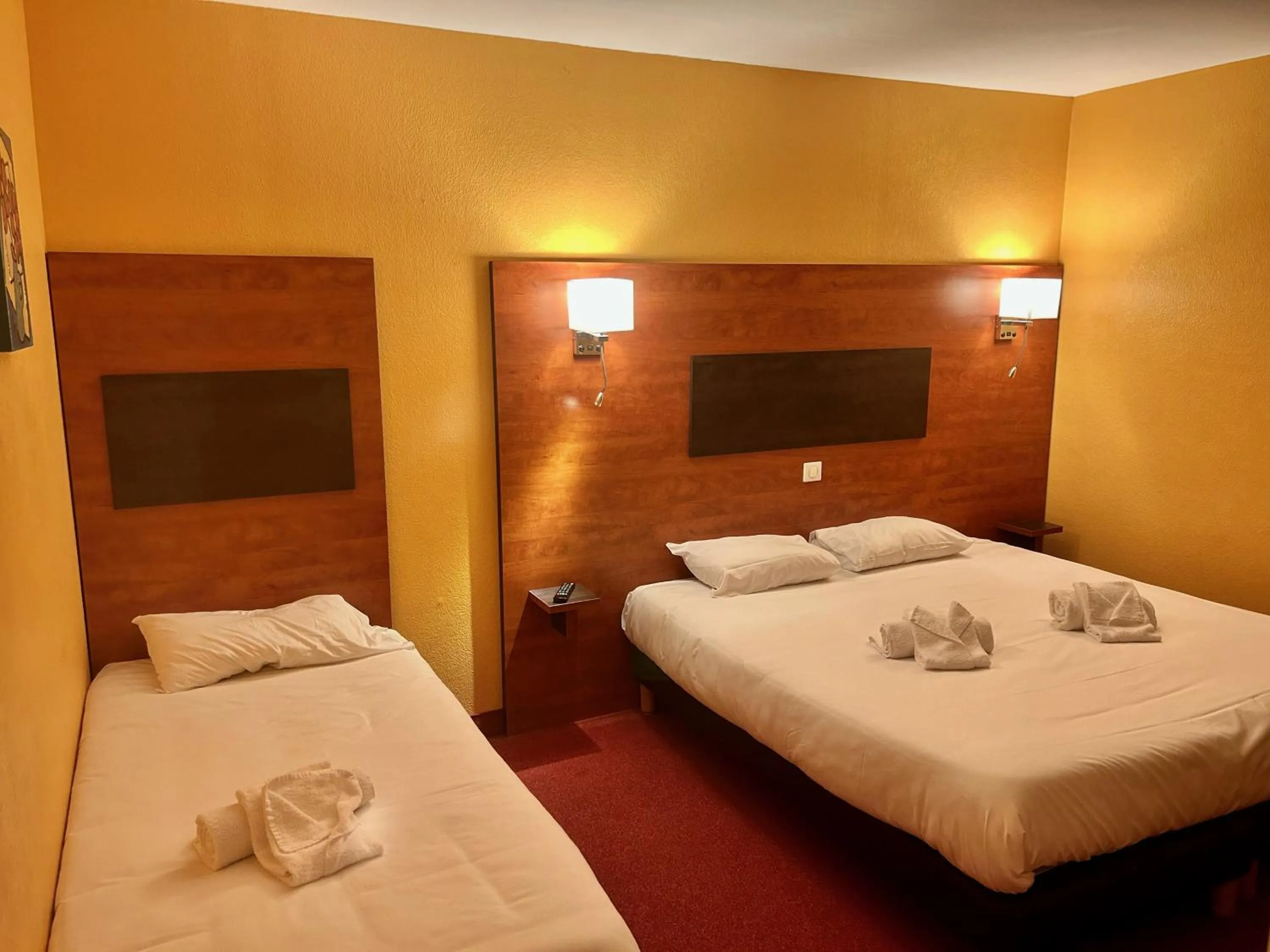 Photo of the whole room, Bed in Hôtel Particulier LE MAS DES MARAIS