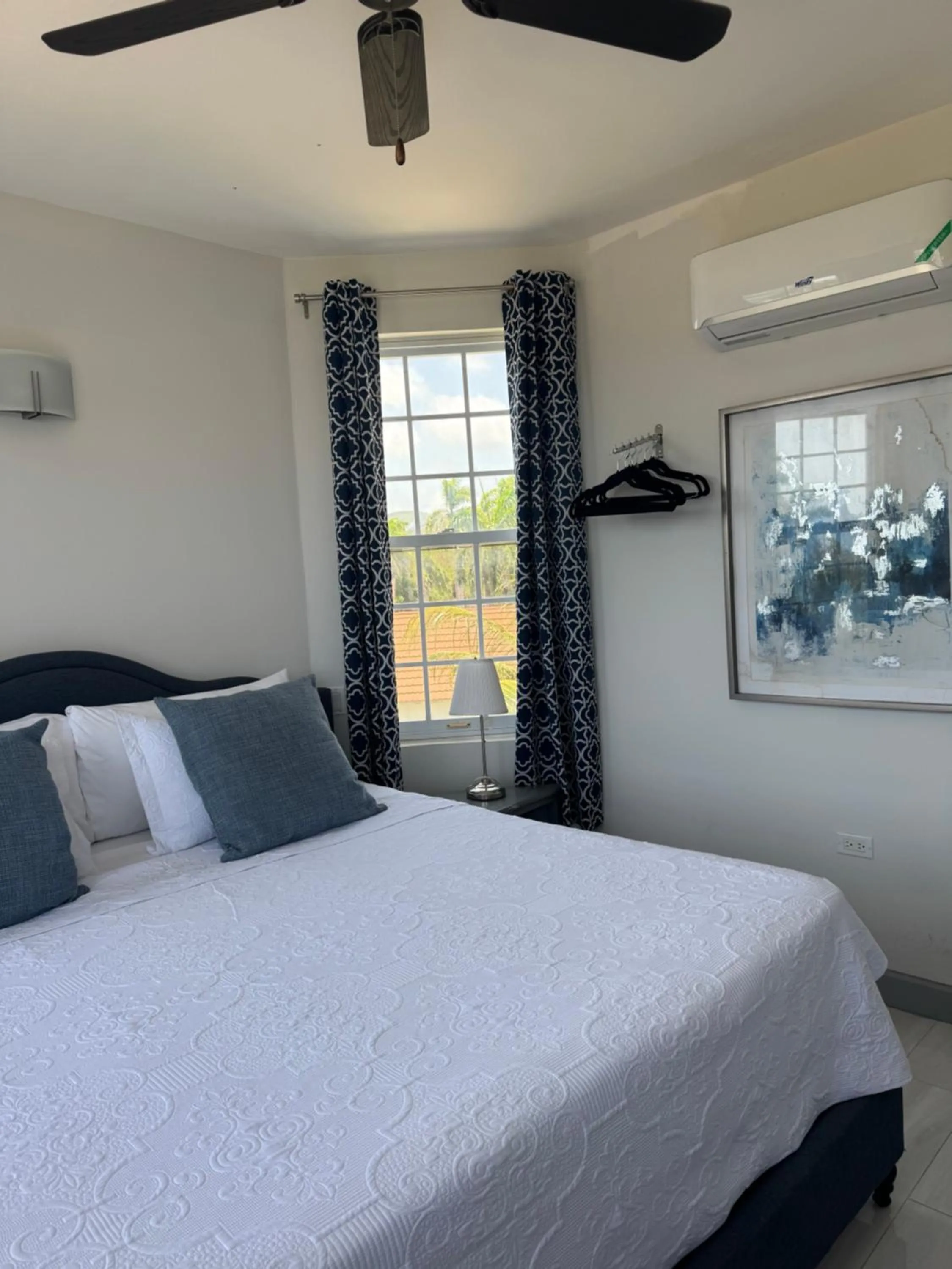 Bedroom, Bed in Marriott SeaCastles B30 Rooftop Penthouse