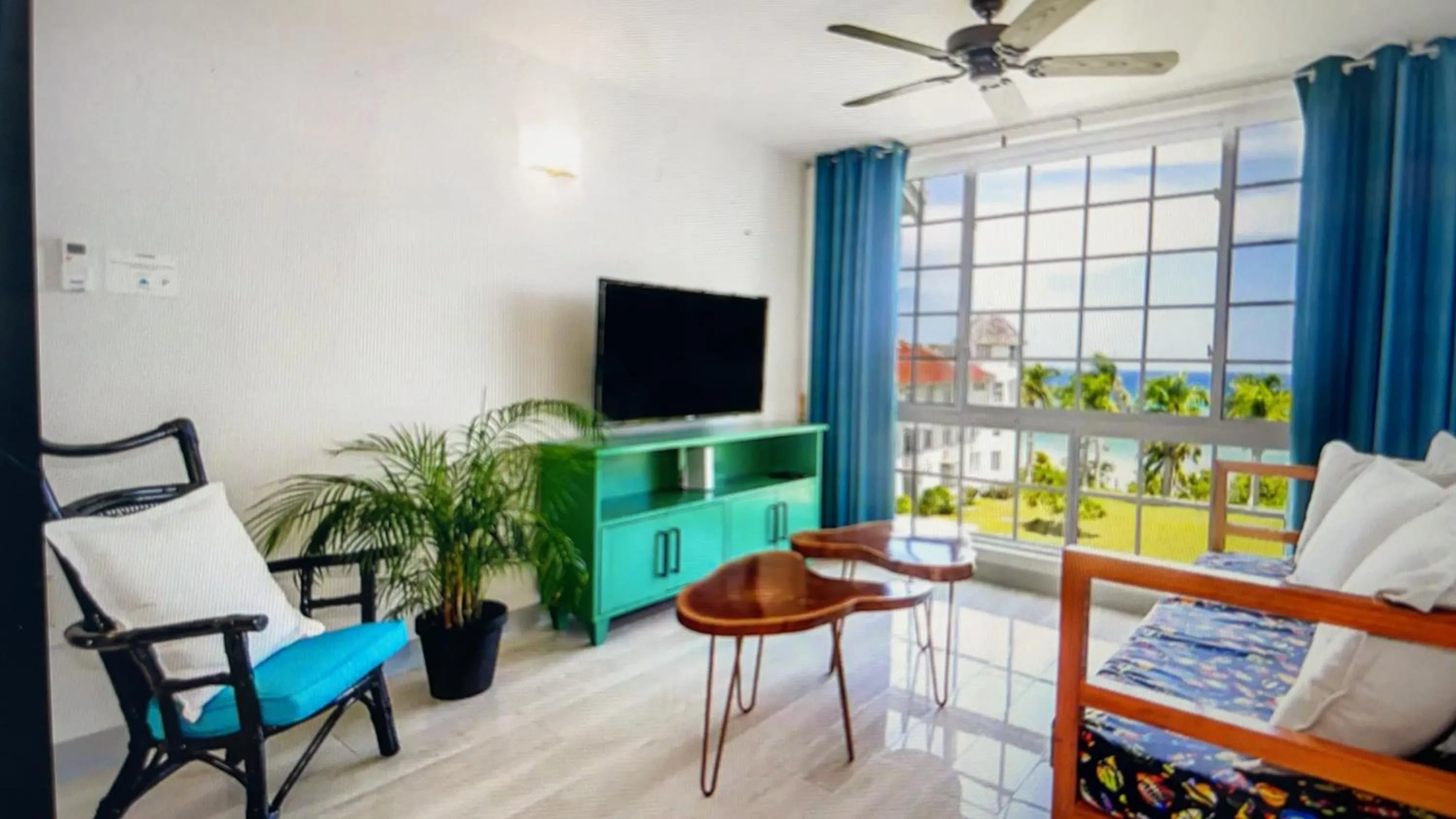 TV and multimedia in Marriott SeaCastles B30 Rooftop Penthouse