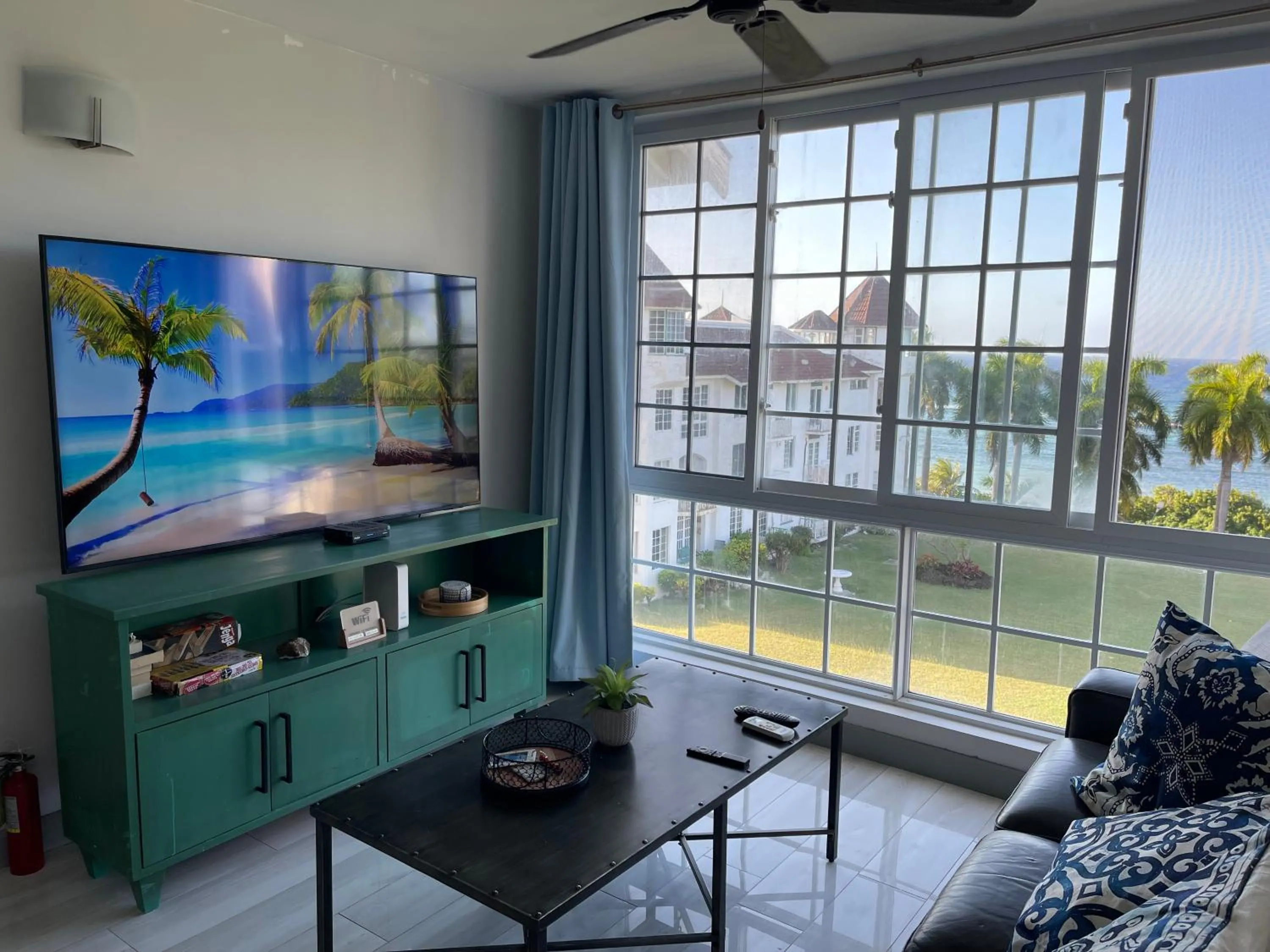 TV and multimedia in Marriott SeaCastles B30 Rooftop Penthouse