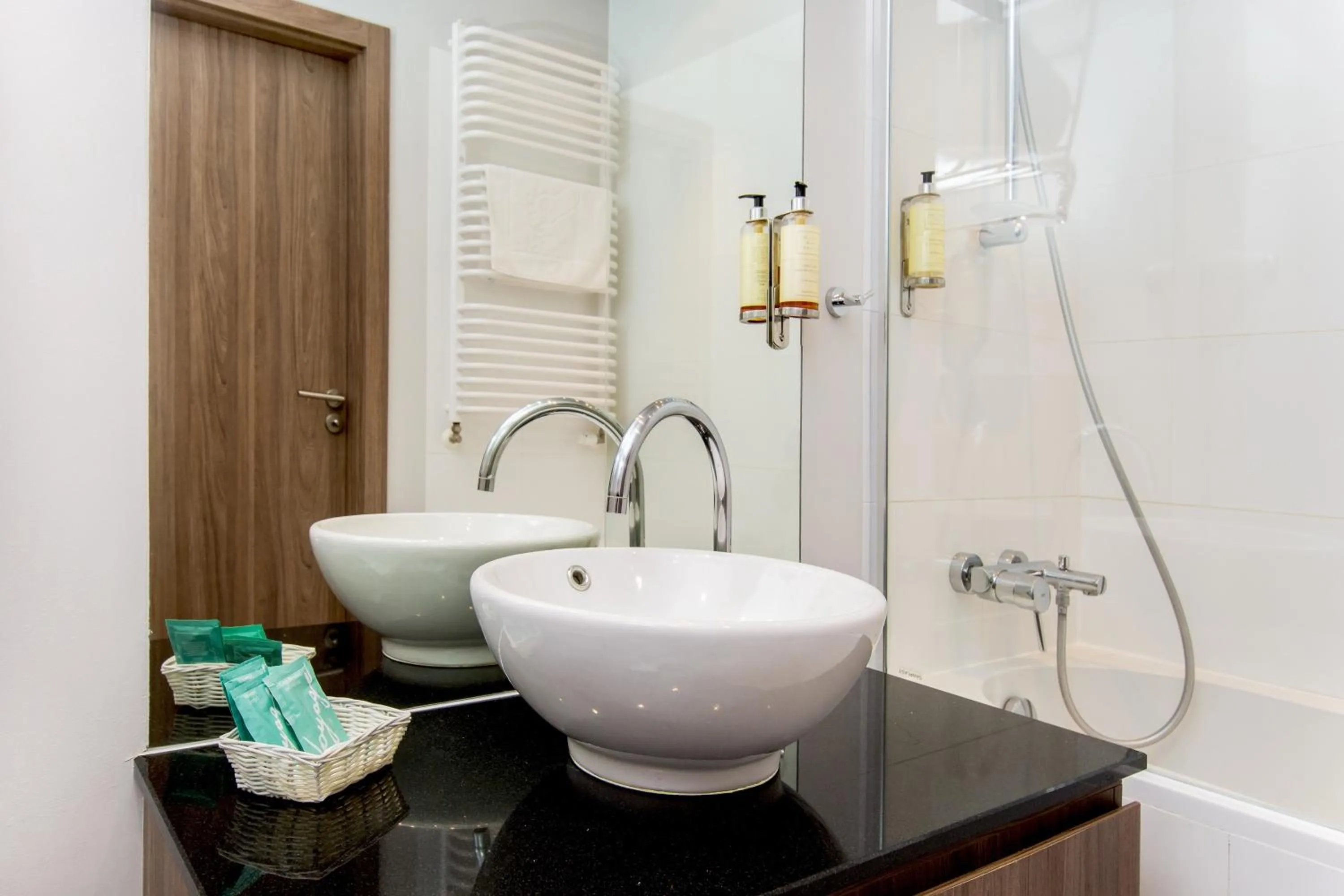 Shower in erApartments Oxygen Residence