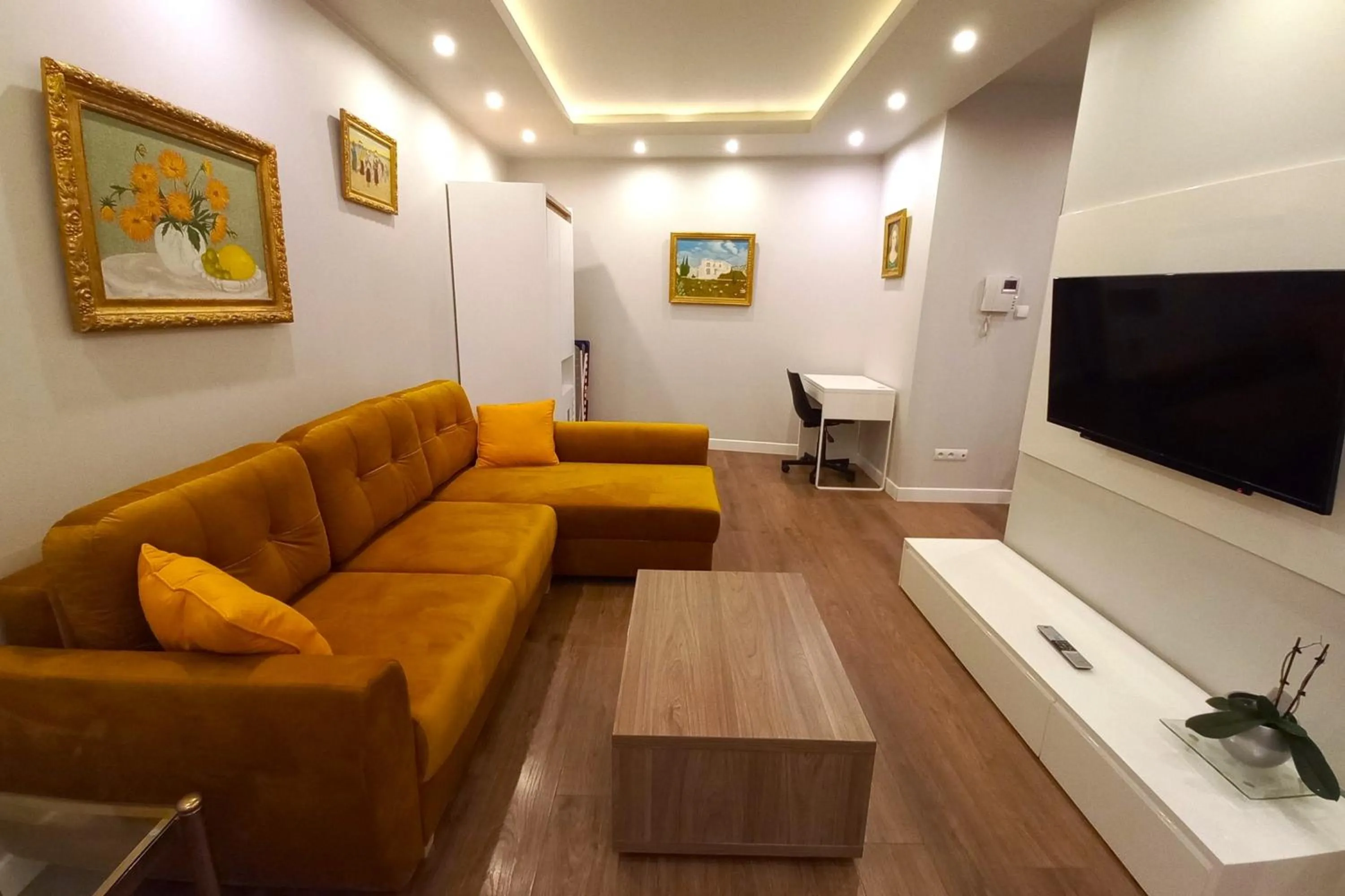 TV and multimedia in erApartments Oxygen Residence