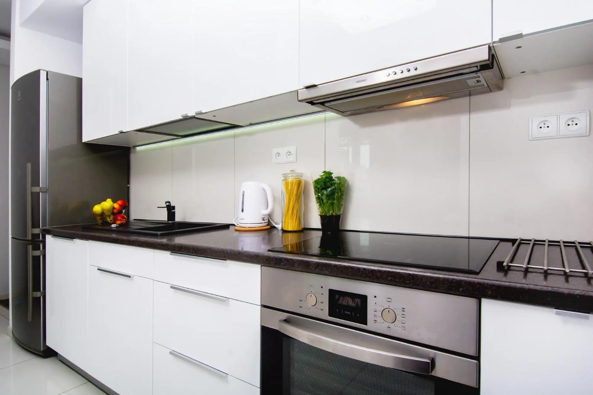 Kitchen or kitchenette in erApartments Oxygen Residence