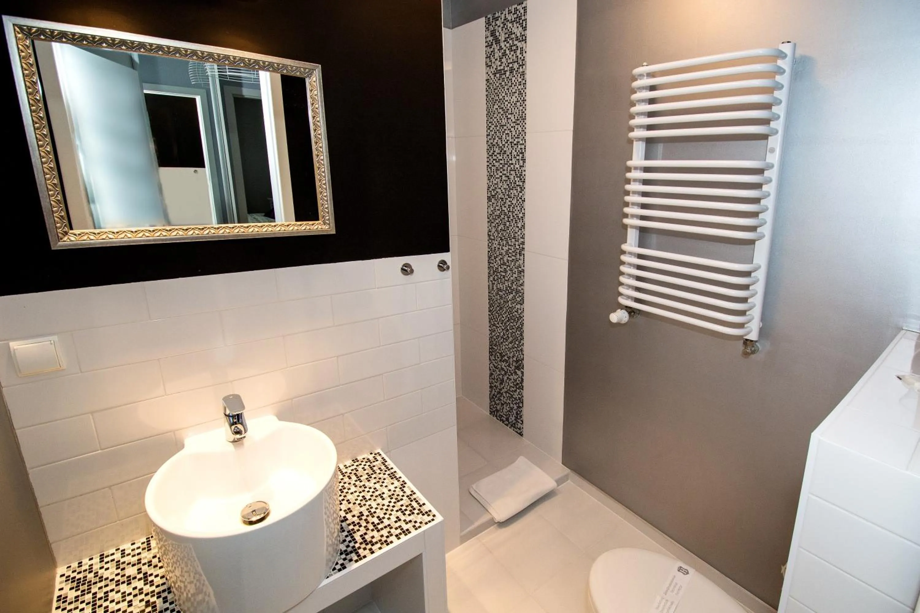 Shower in erApartments Oxygen Residence