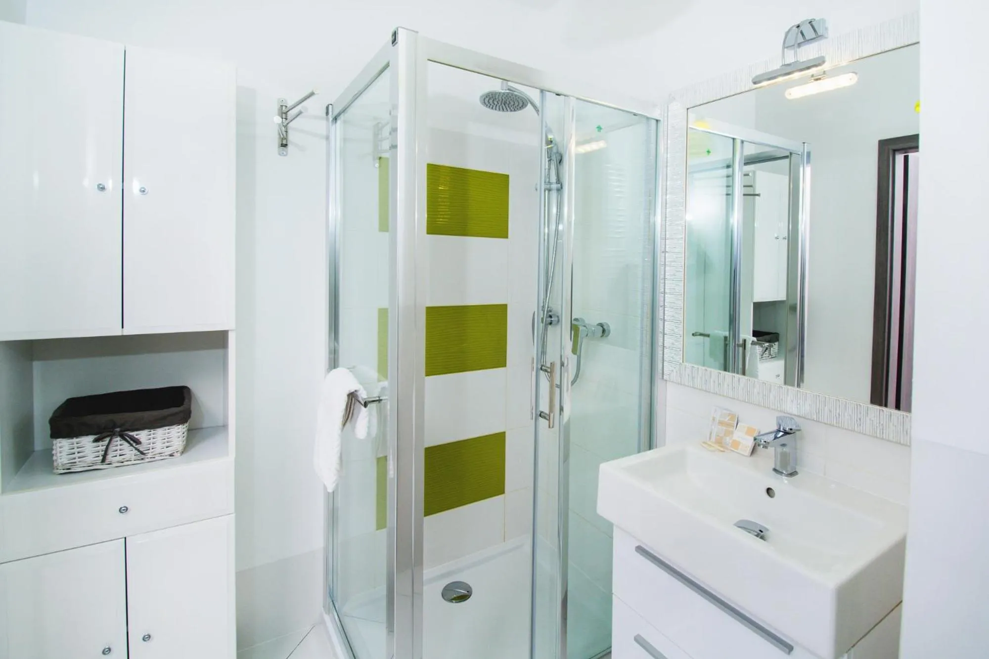 Shower in erApartments Oxygen Residence