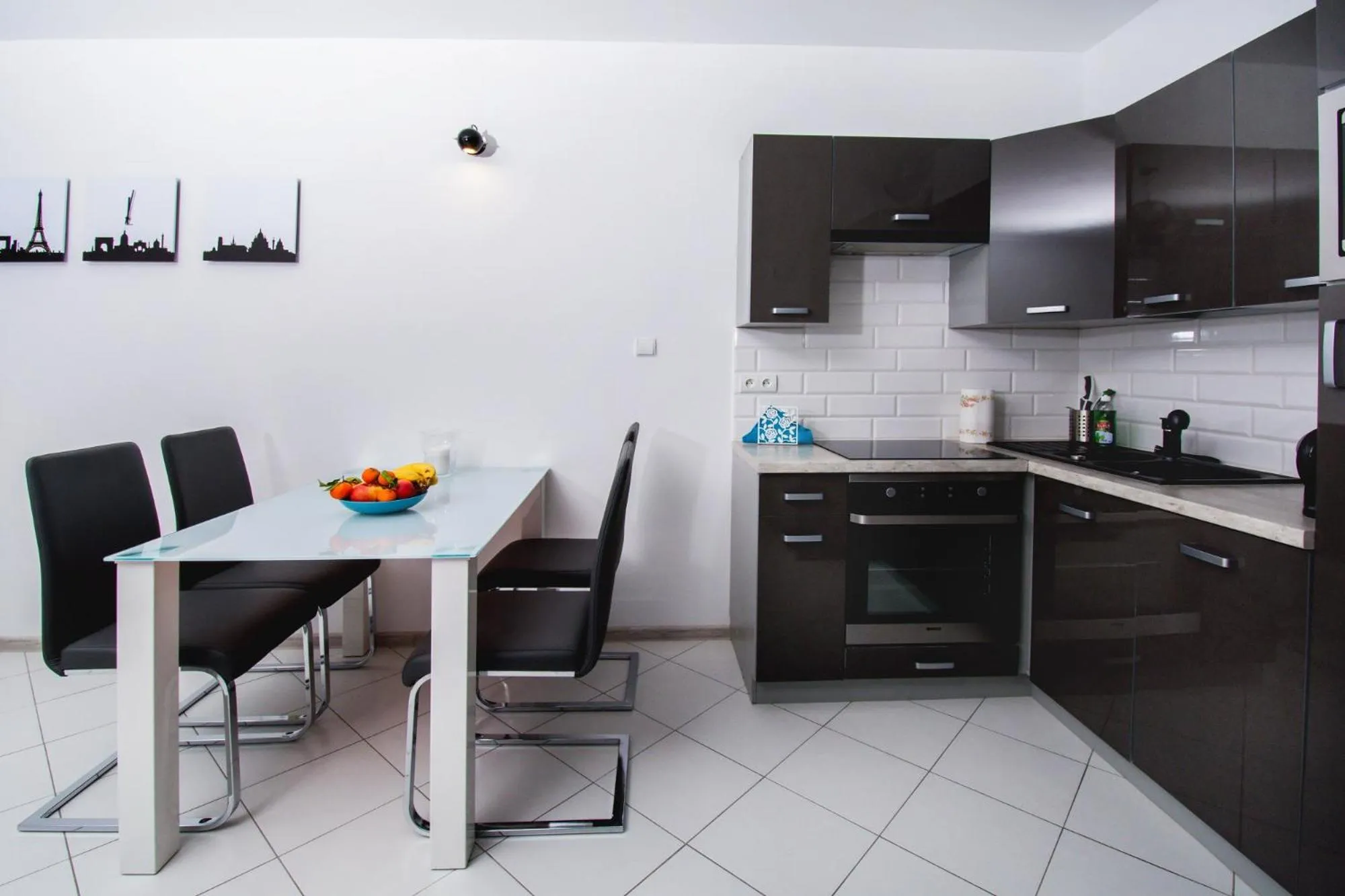 Kitchen or kitchenette in erApartments Oxygen Residence