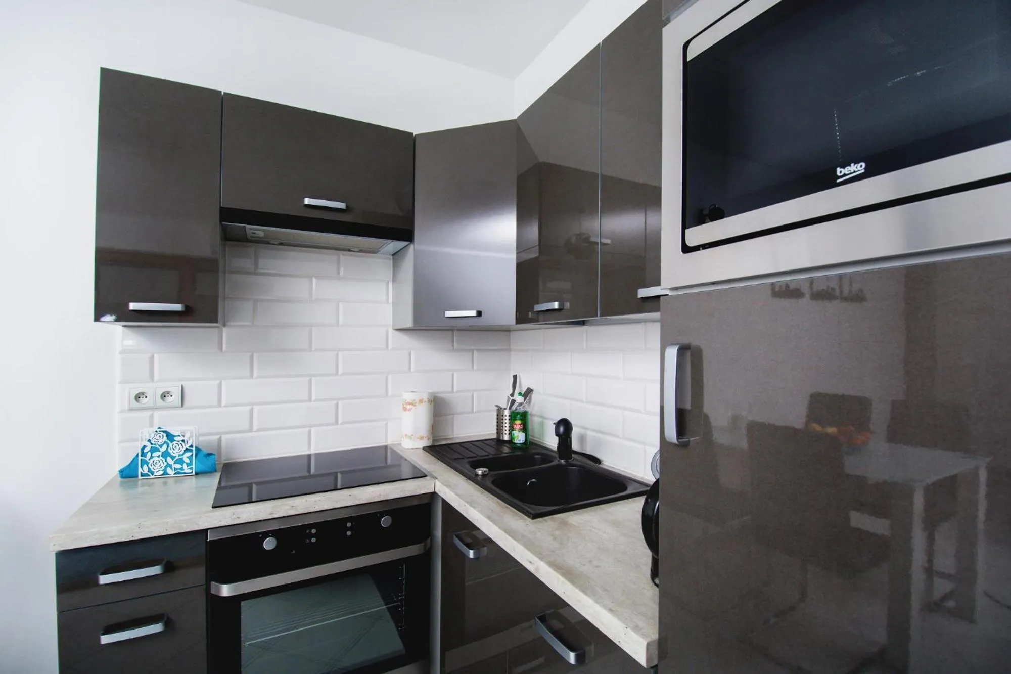 Kitchen or kitchenette in erApartments Oxygen Residence