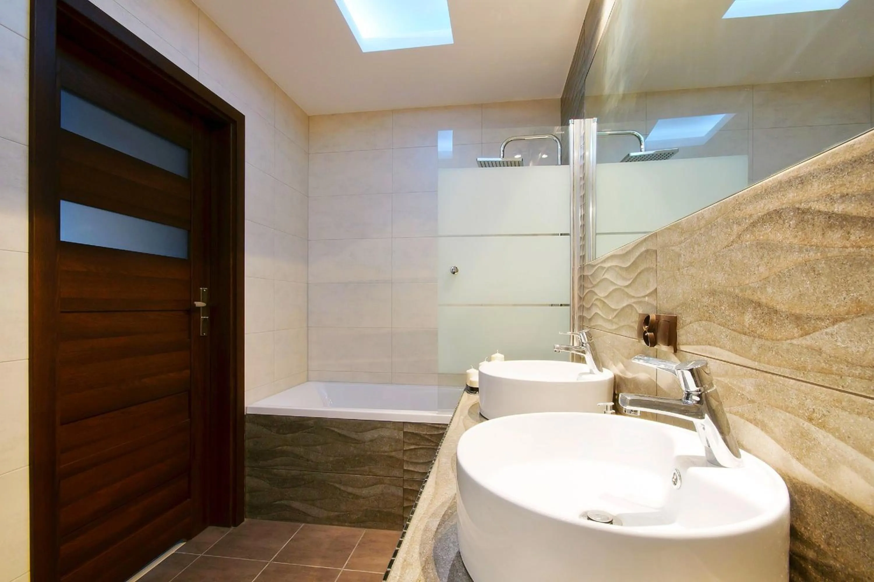 Shower in erApartments Oxygen Residence