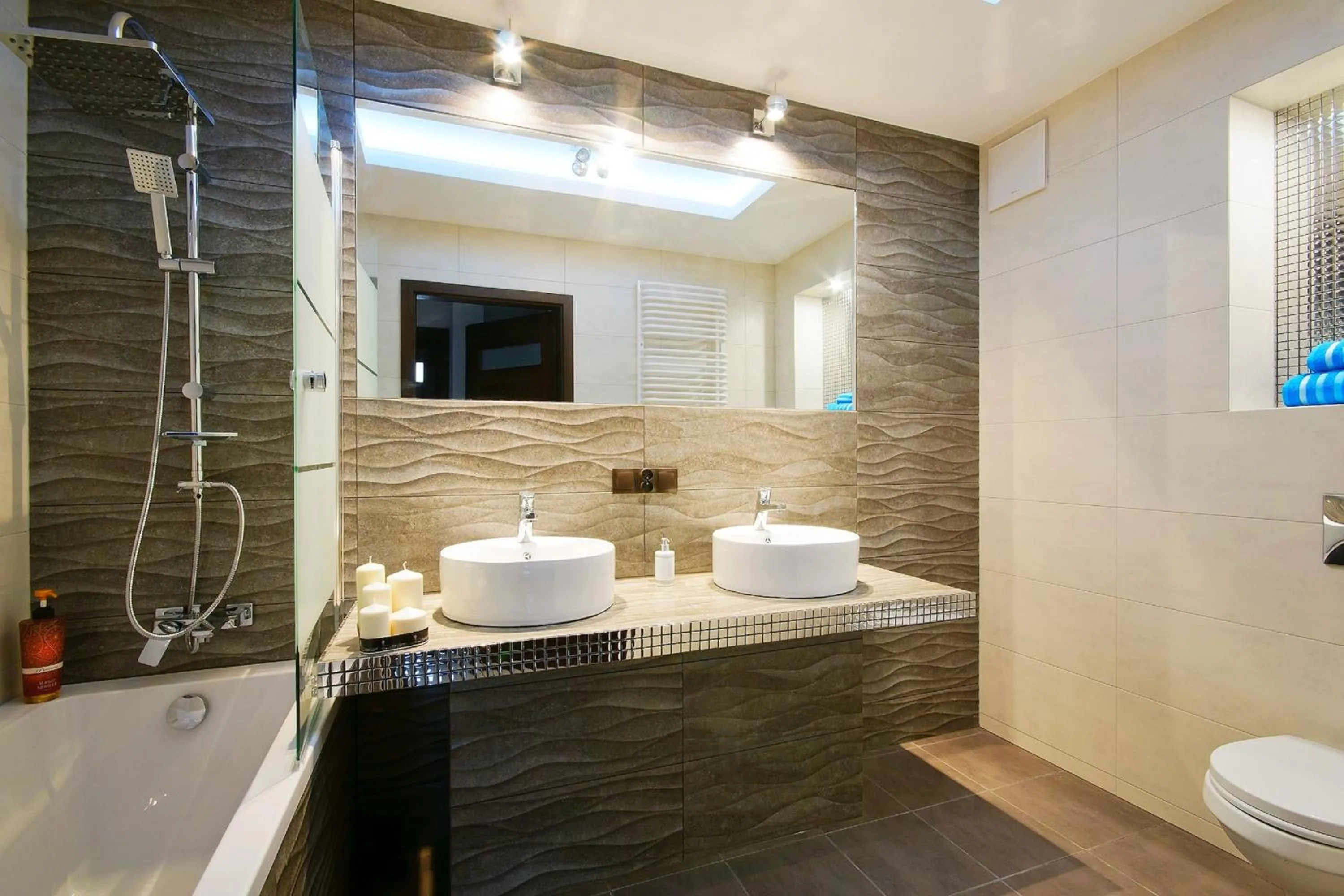 Shower in erApartments Oxygen Residence