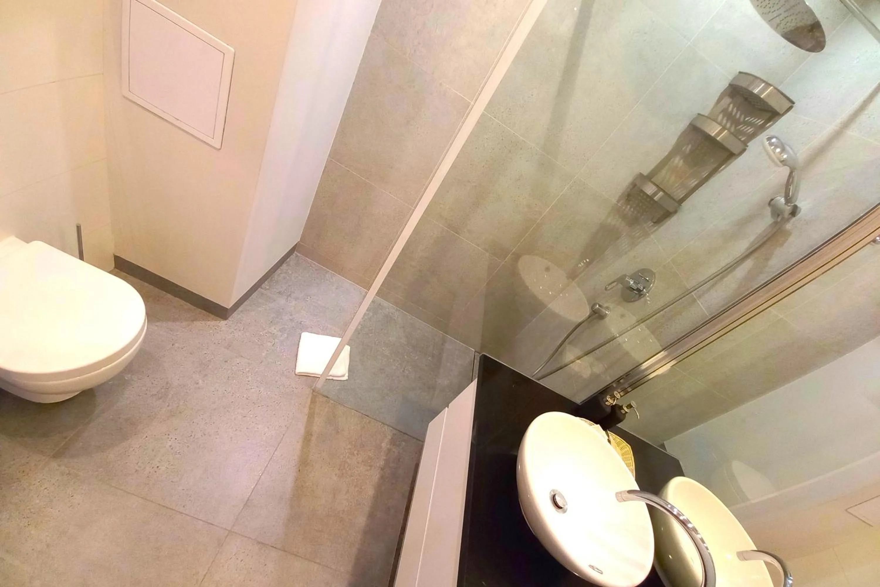 Shower in erApartments Oxygen Residence