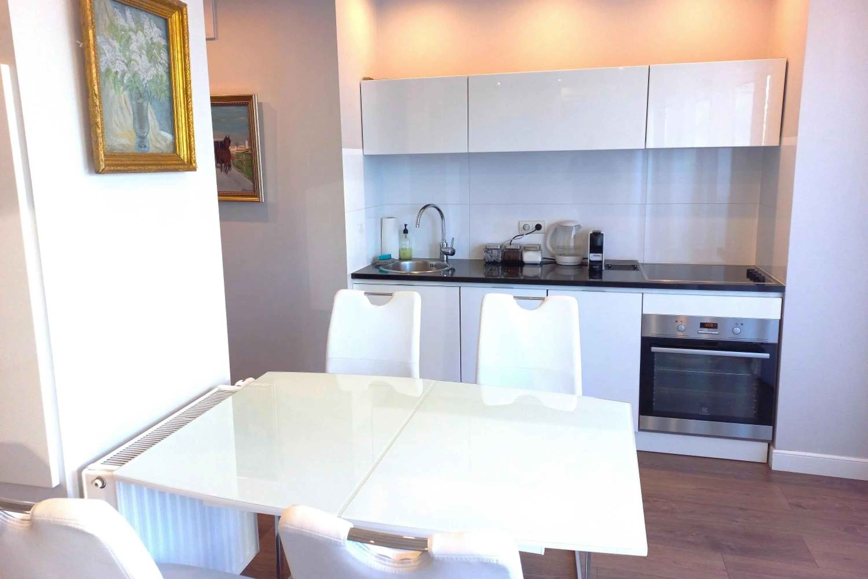Kitchen or kitchenette in erApartments Oxygen Residence