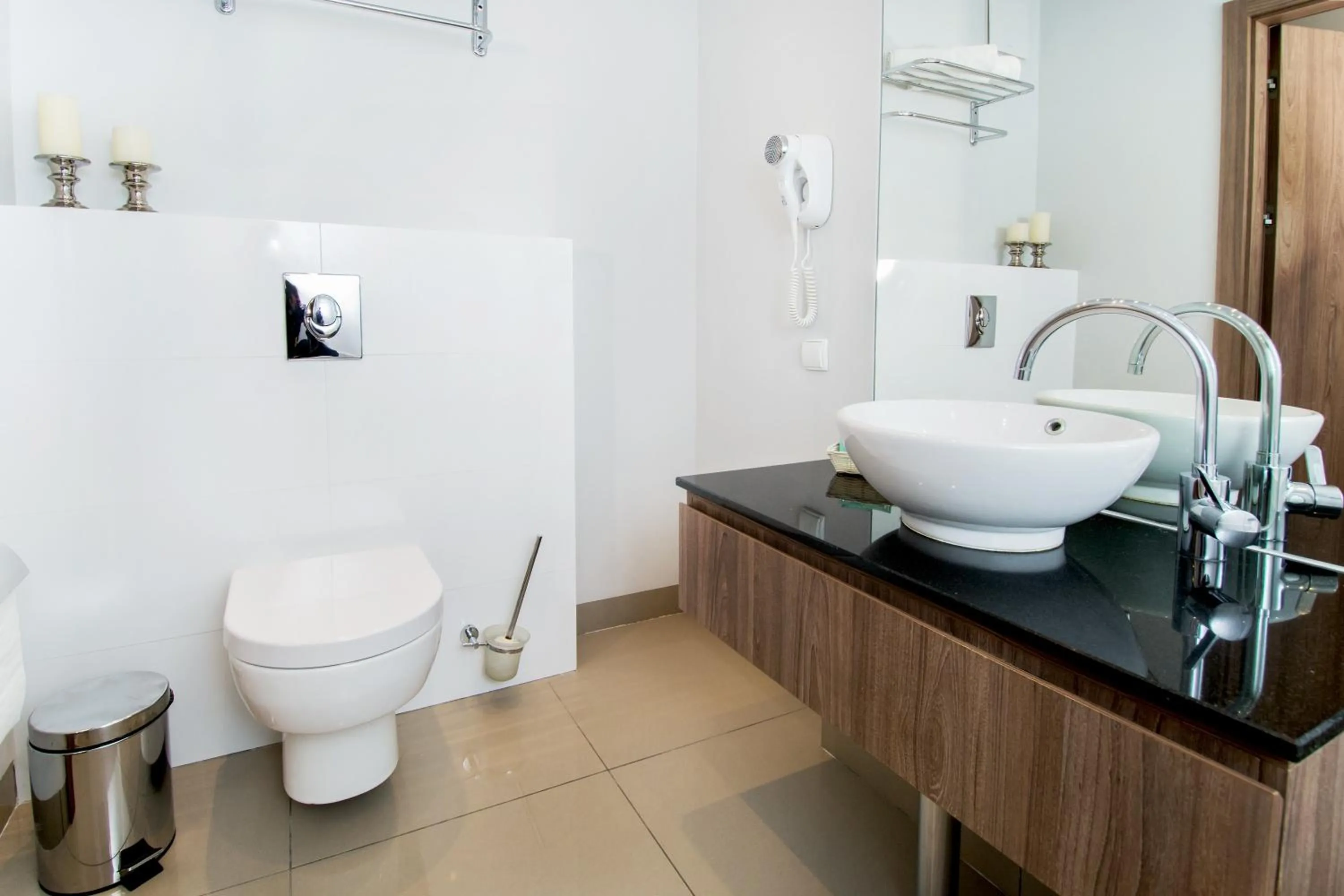 Toilet in erApartments Oxygen Residence