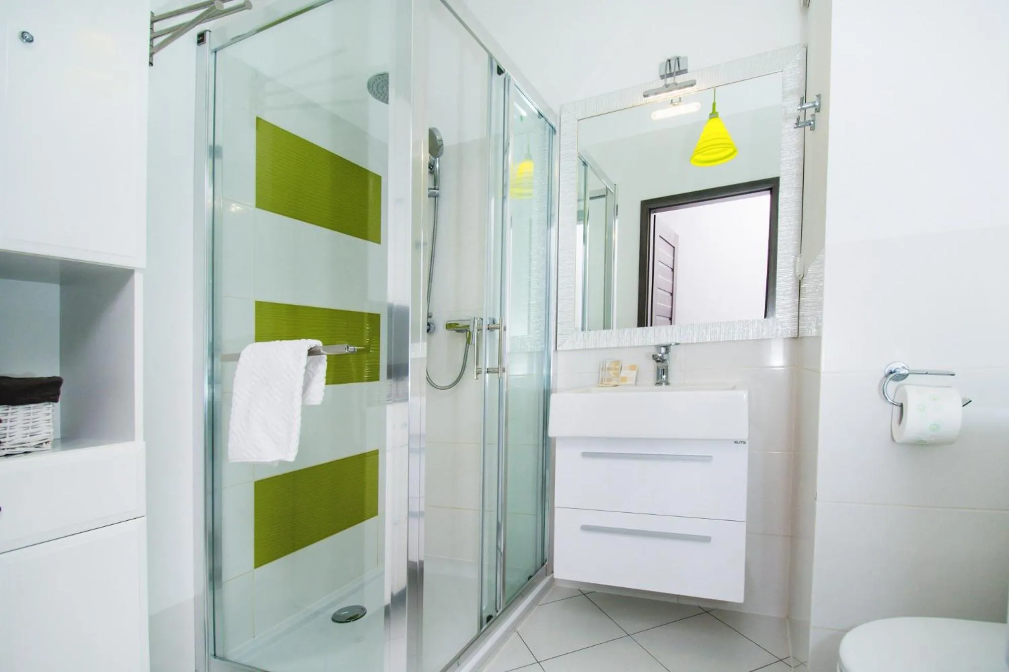 Shower in erApartments Oxygen Residence