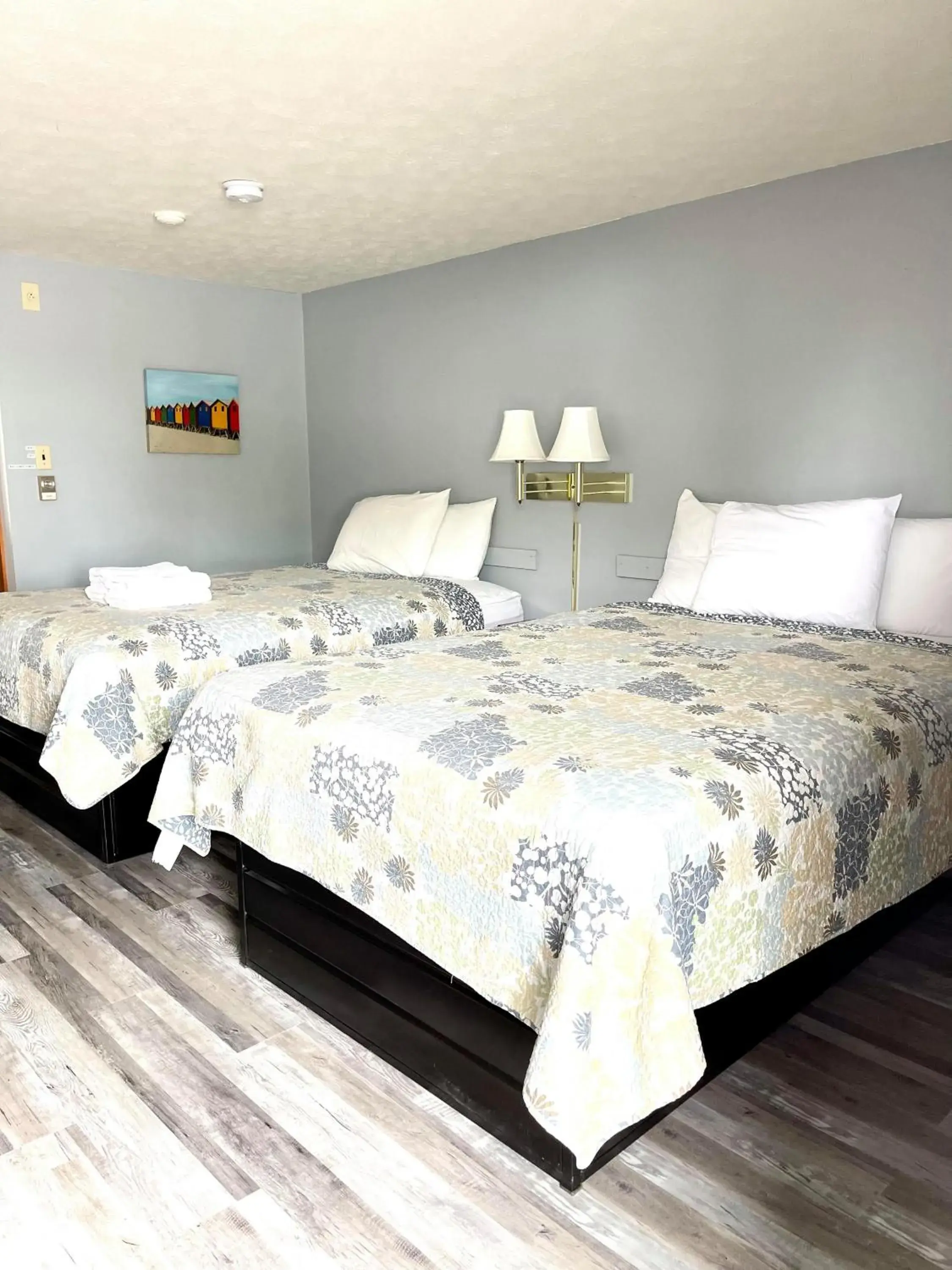 Queen Room with Two Queen Beds (First Floor) in Seacoast Motel Queen Room with Two Queen Beds (First Floor) in Seacoast Motel