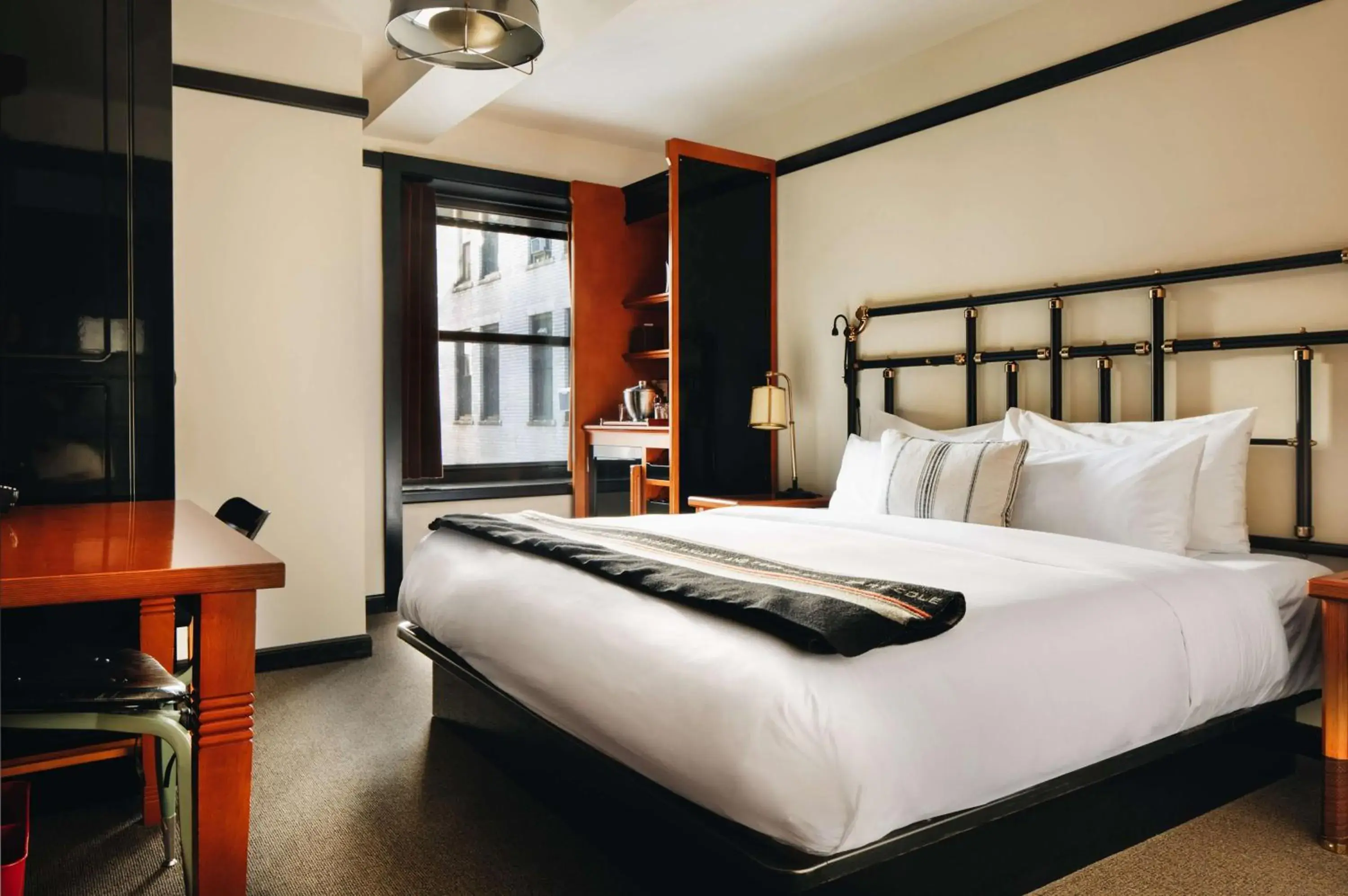 King Room with Accessible Shower - Disability Access in Chicago Athletic Association, part of Hyatt King Room with Accessible Shower - Disability Access in Chicago Athletic Association, part of Hyatt