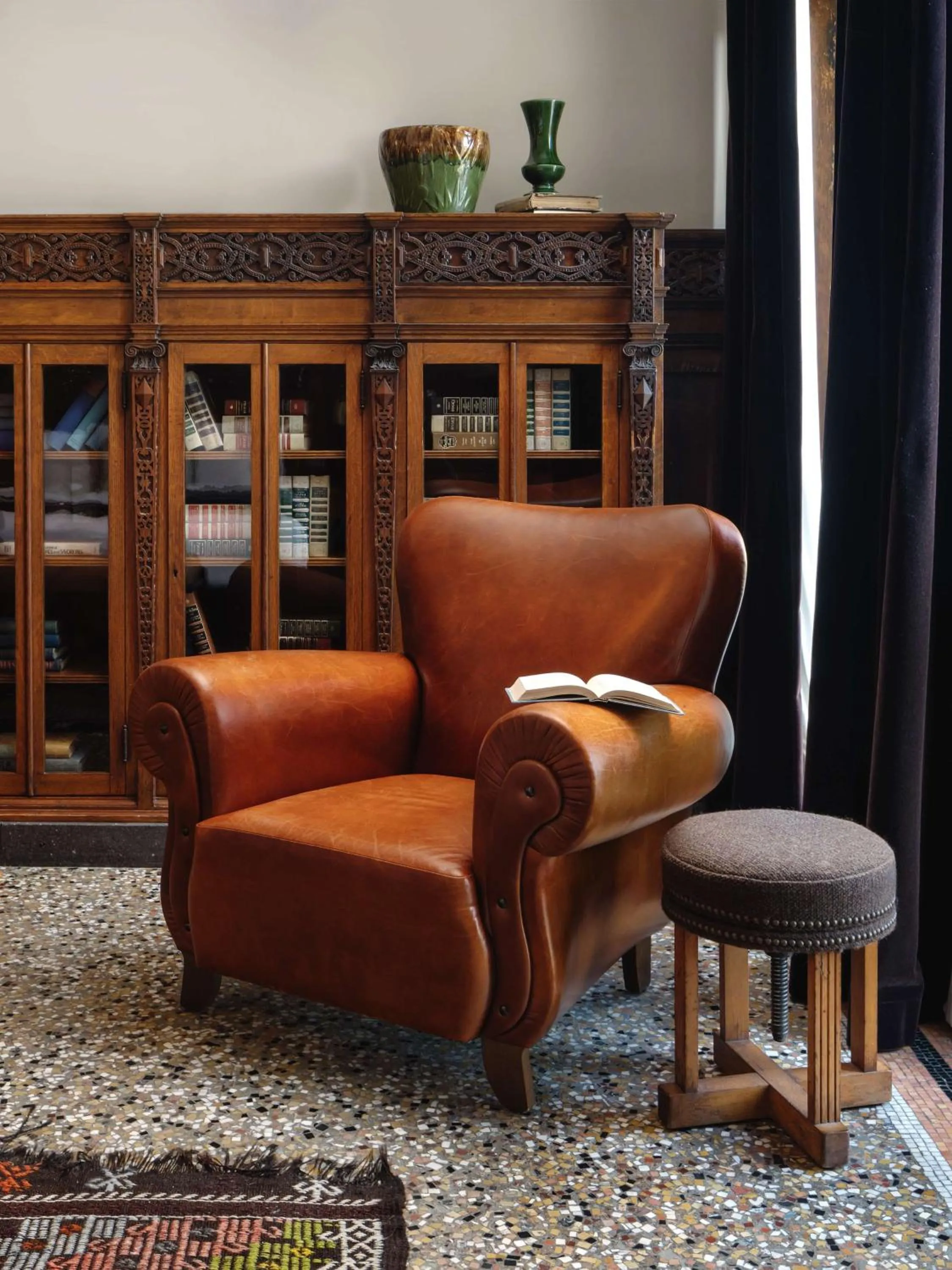 Photo of the whole room in Chicago Athletic Association, part of Hyatt