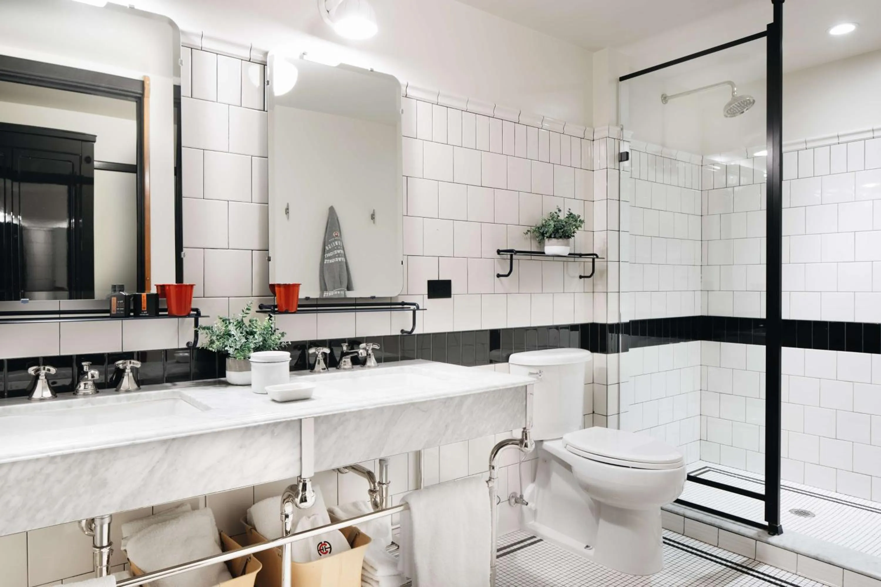 Bathroom in Chicago Athletic Association, part of Hyatt
