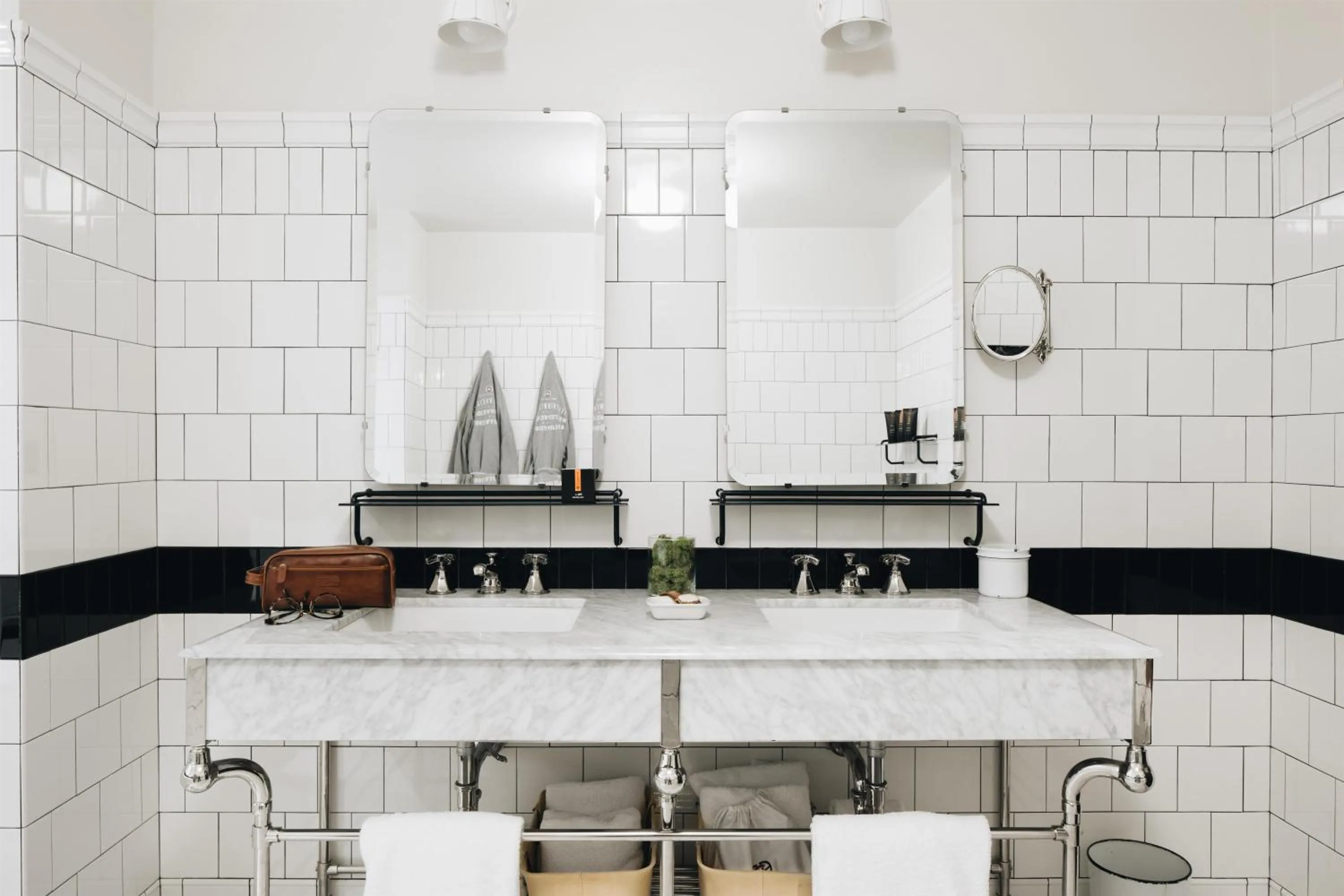 Bathroom in Chicago Athletic Association, part of Hyatt