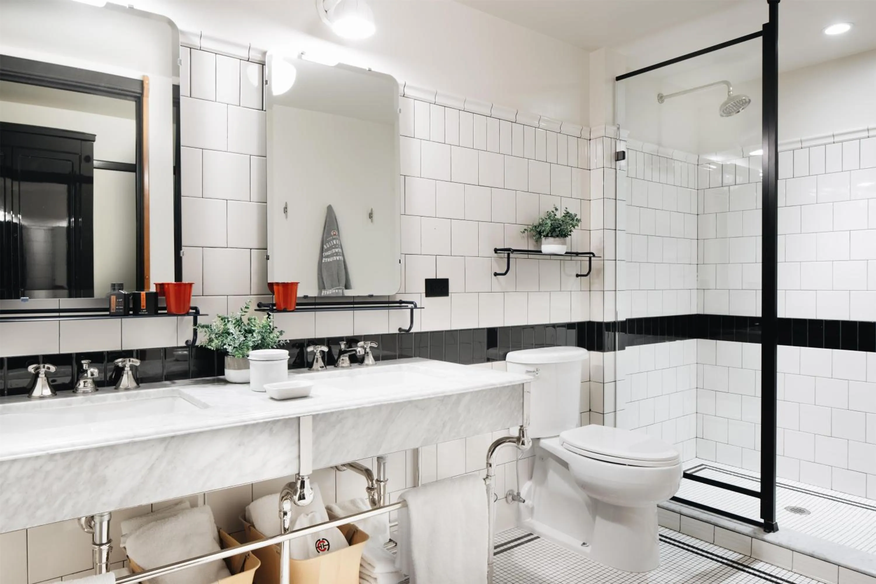 Bathroom in Chicago Athletic Association, part of Hyatt