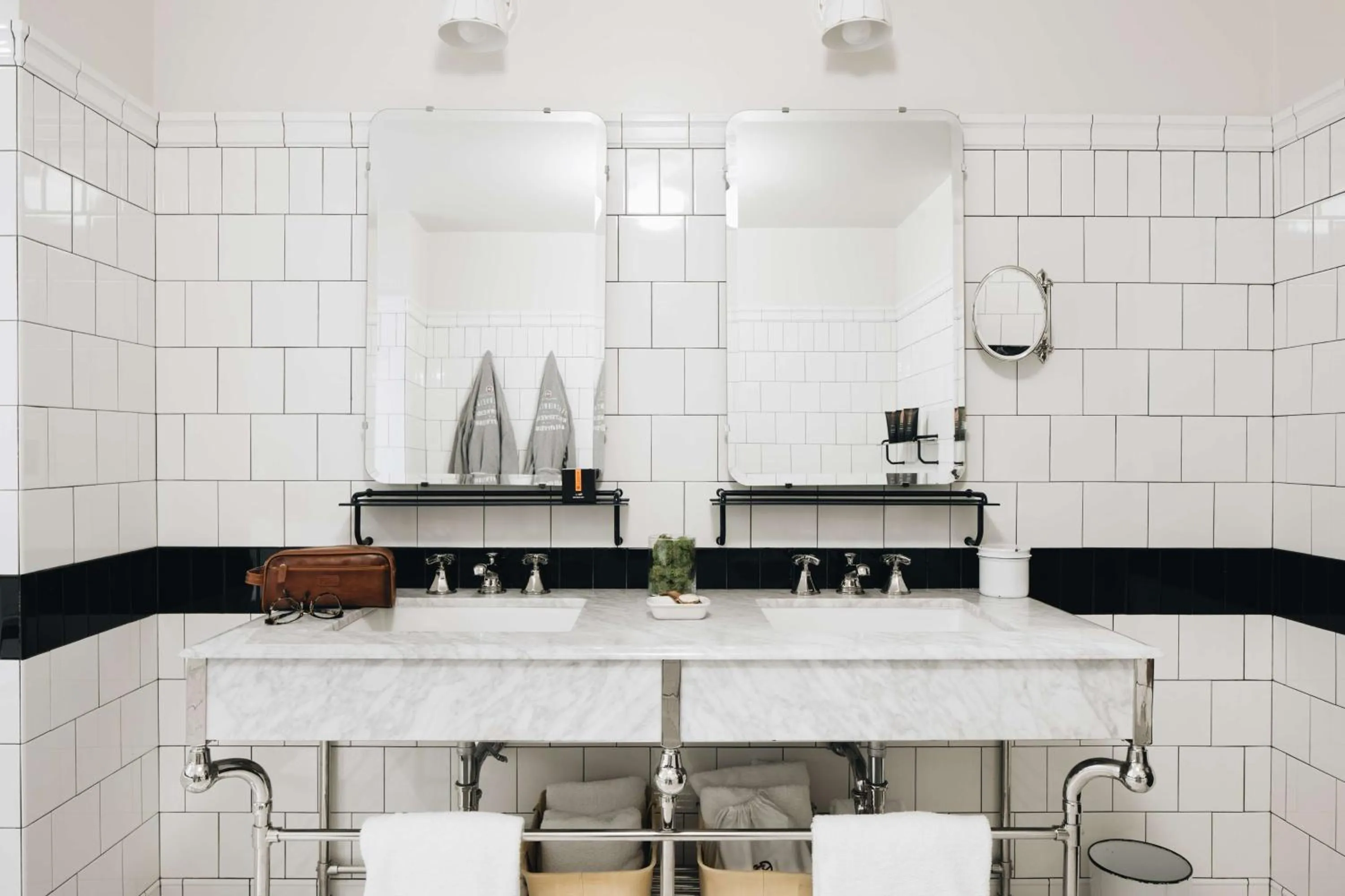 Bathroom in Chicago Athletic Association, part of Hyatt