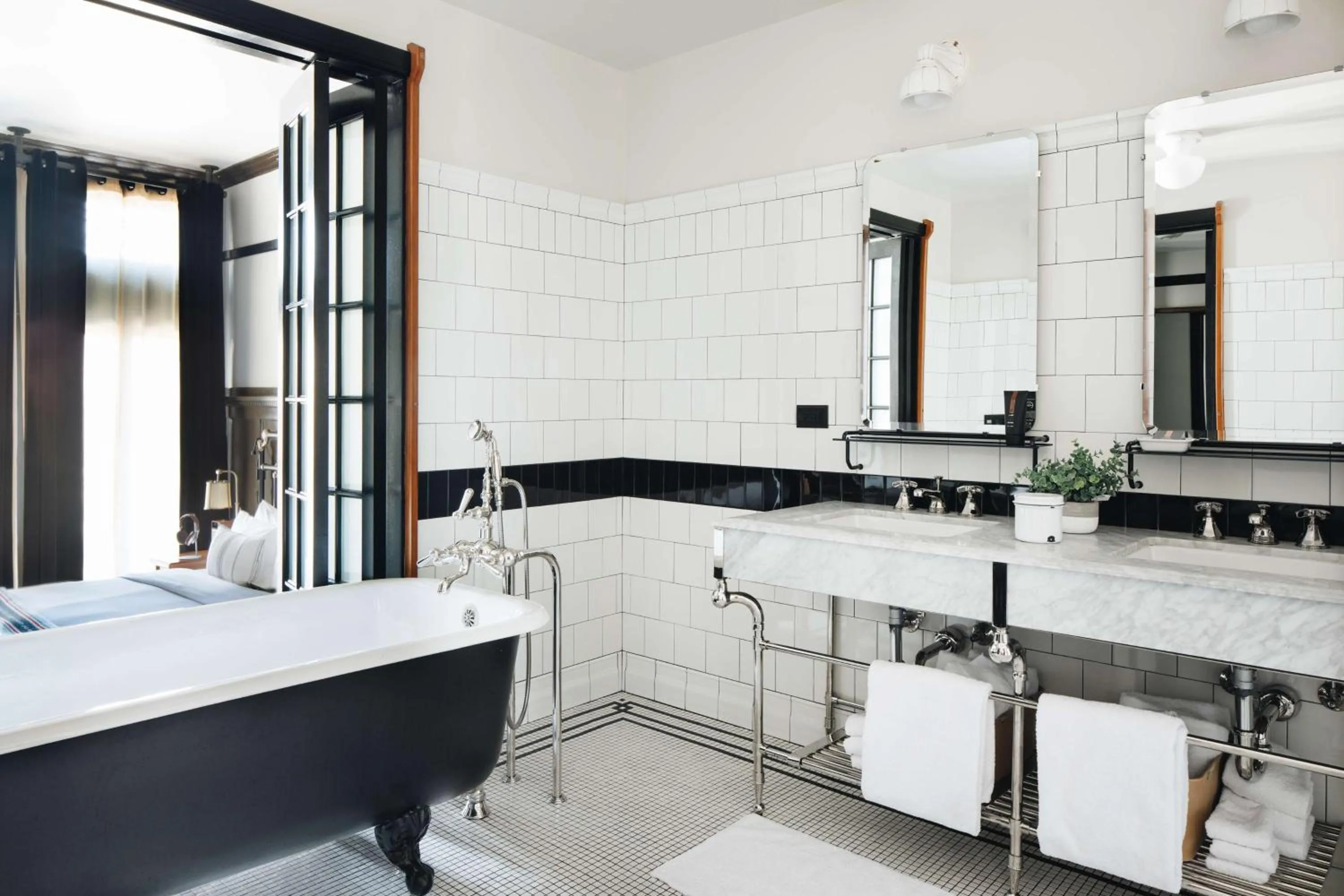 Bathroom in Chicago Athletic Association, part of Hyatt