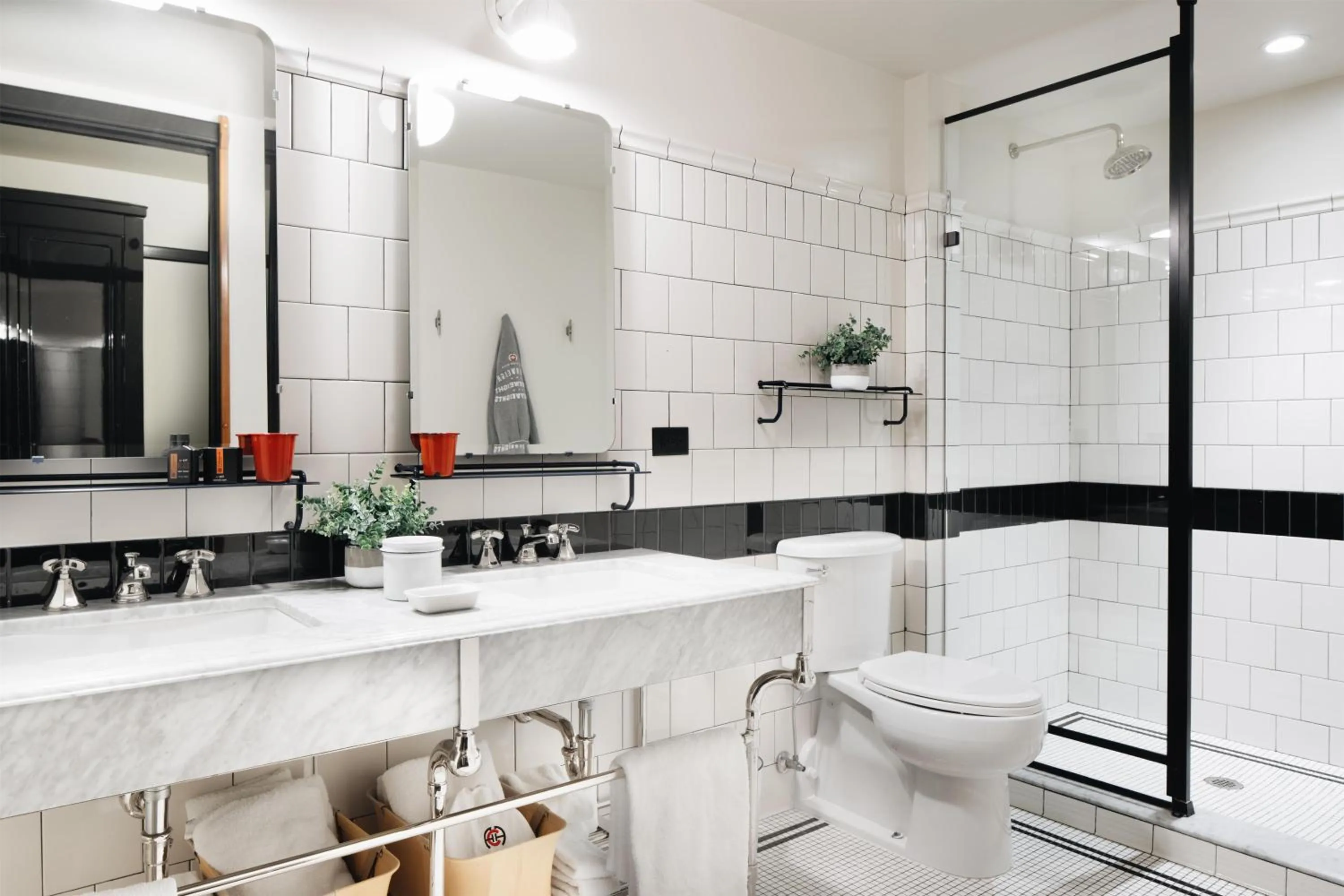 Bathroom in Chicago Athletic Association, part of Hyatt