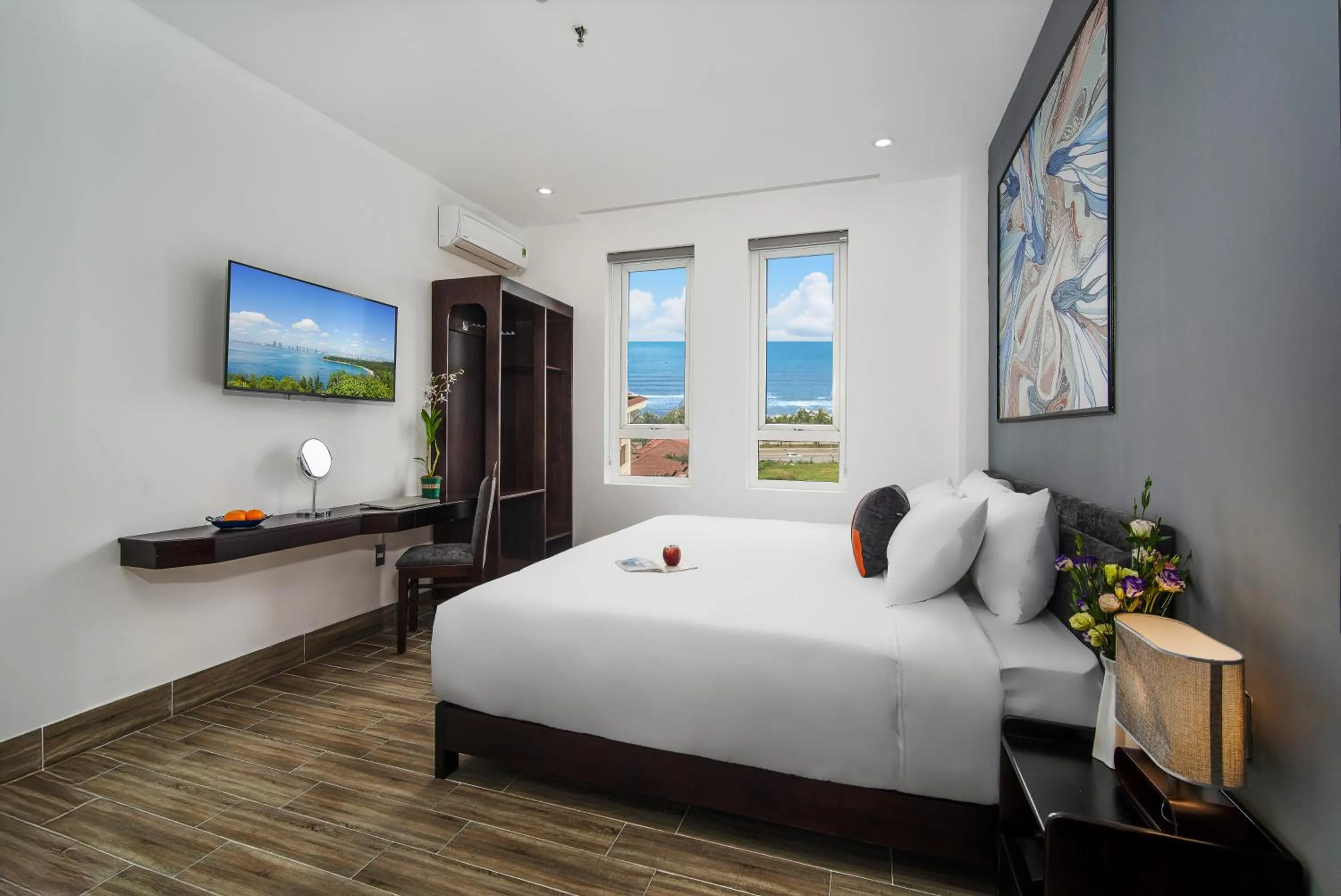 Deluxe Twin Room with Sea View in Coral Cove Hotel