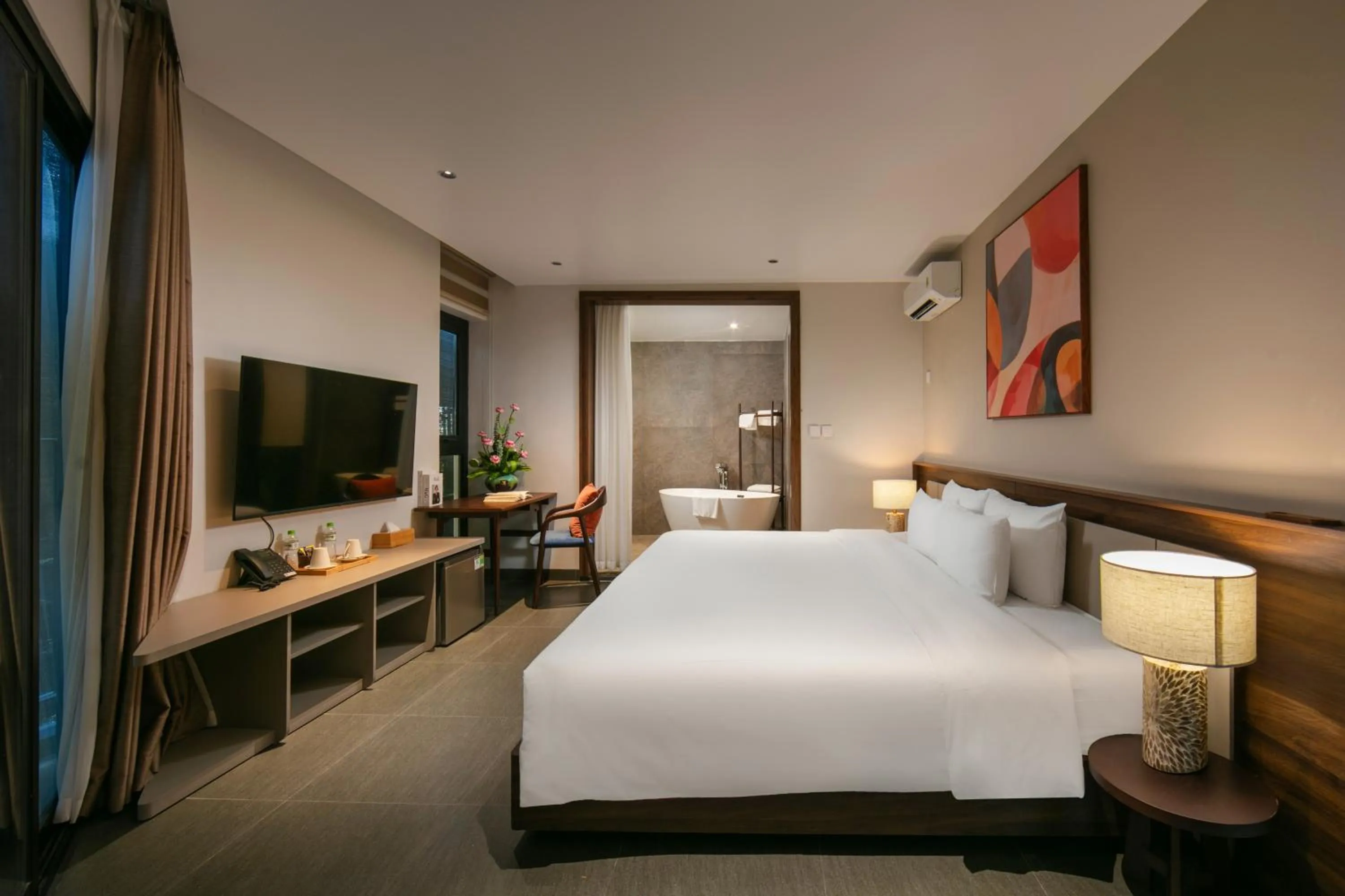 Communal lounge/ TV room, Bed in Hanoi Riverview Boutique Hotel & Apartment