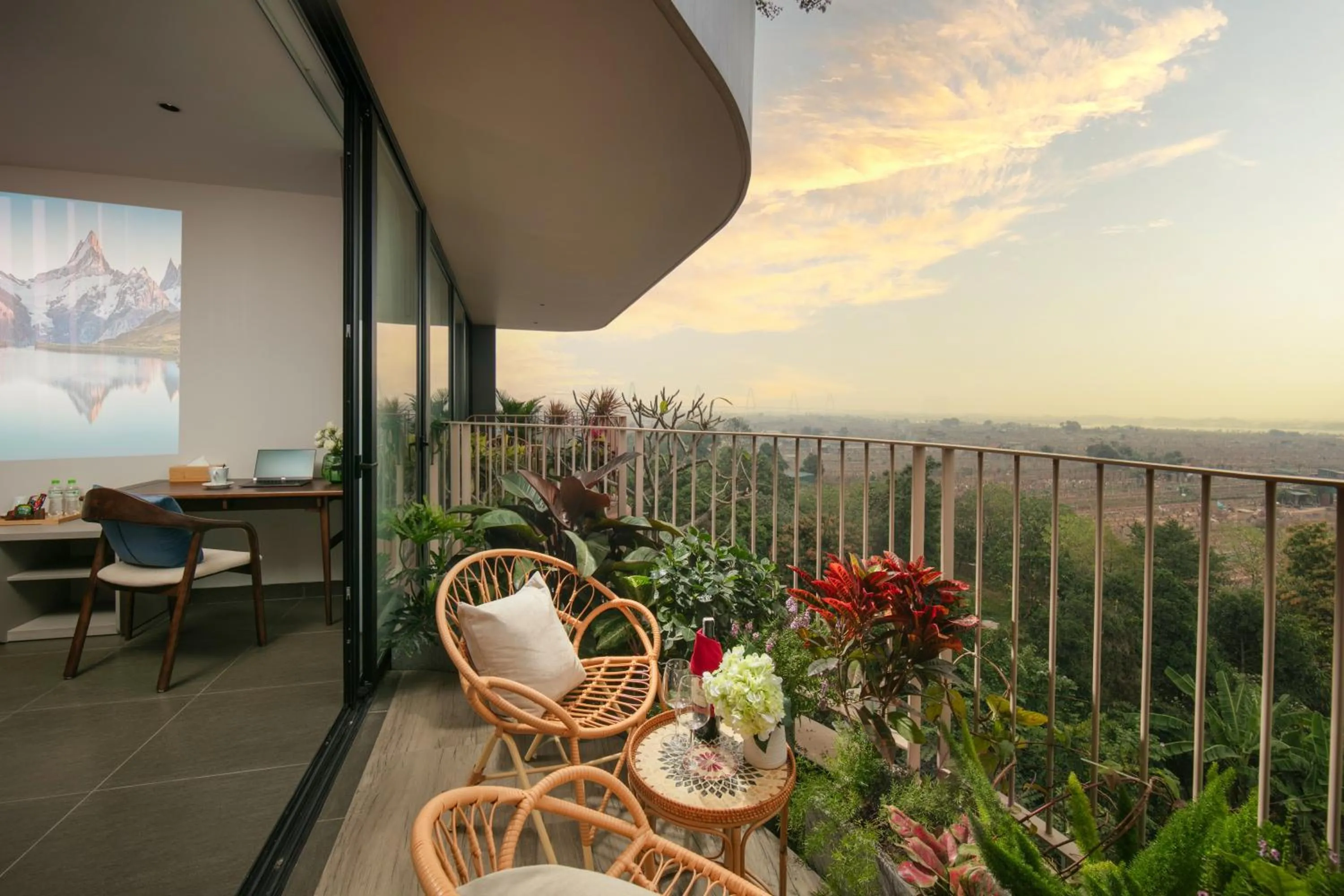 Day in Hanoi Riverview Boutique Hotel & Apartment