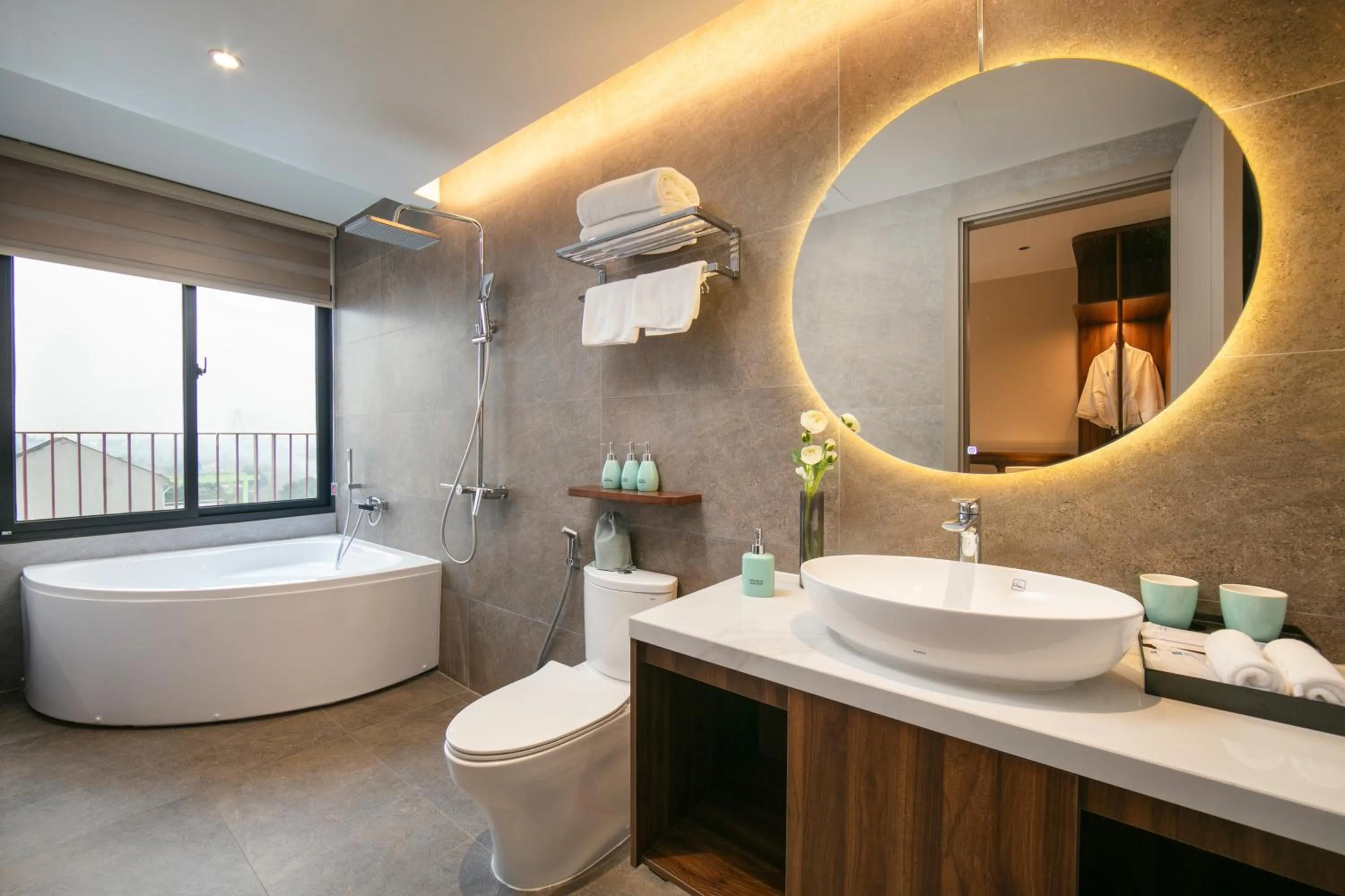 Shower in Hanoi Riverview Boutique Hotel & Apartment