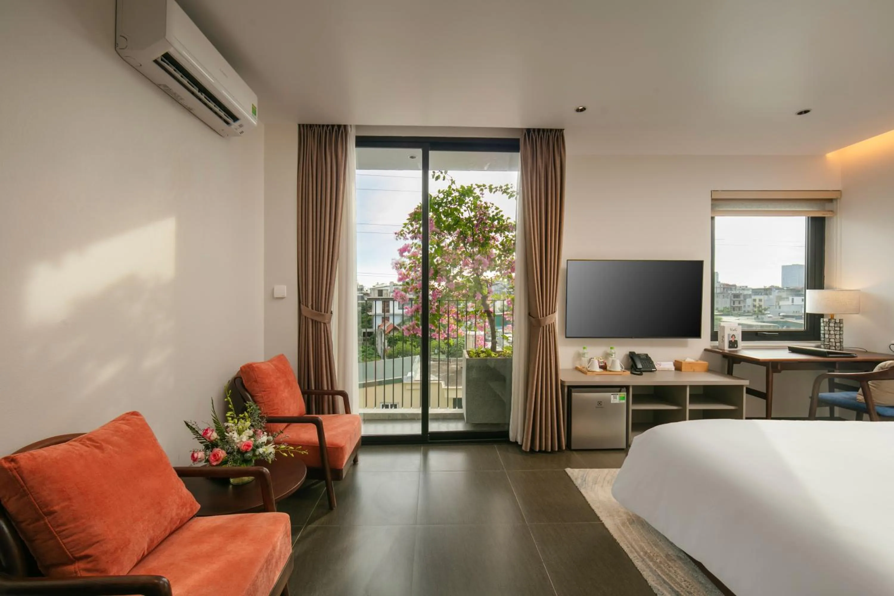 Communal lounge/ TV room, Bed in Hanoi Riverview Boutique Hotel & Apartment