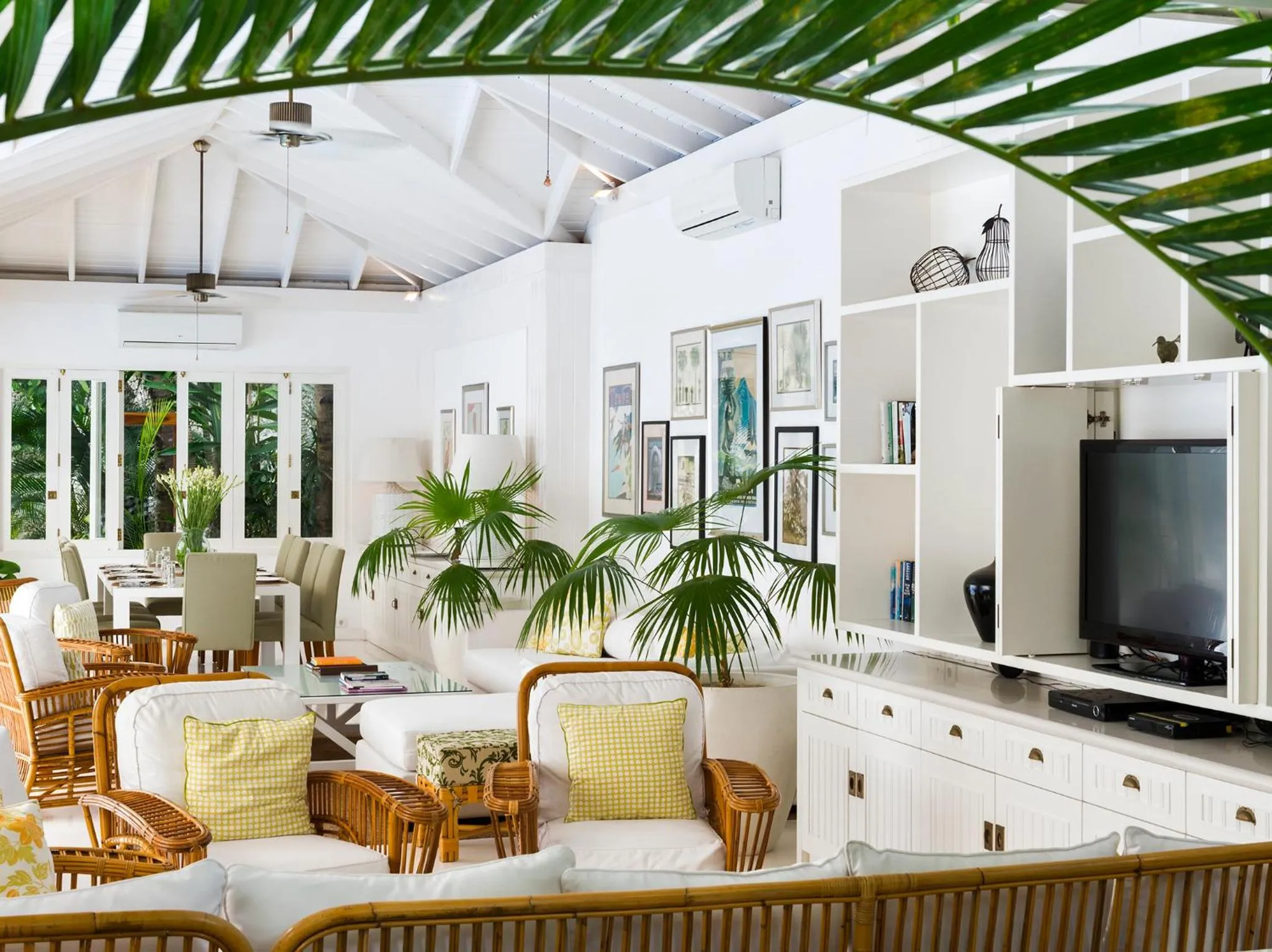 Communal lounge/ TV room in Villa Lulito
