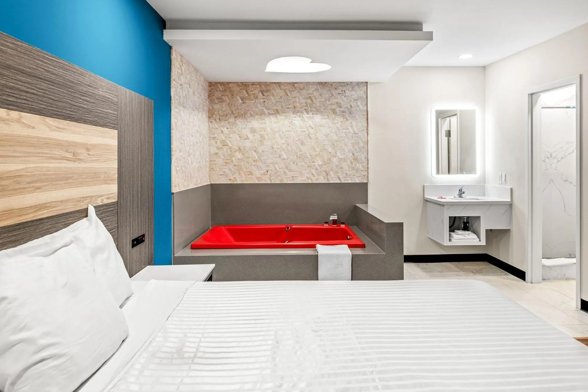 Bed in La Mirage Inn - Long Beach