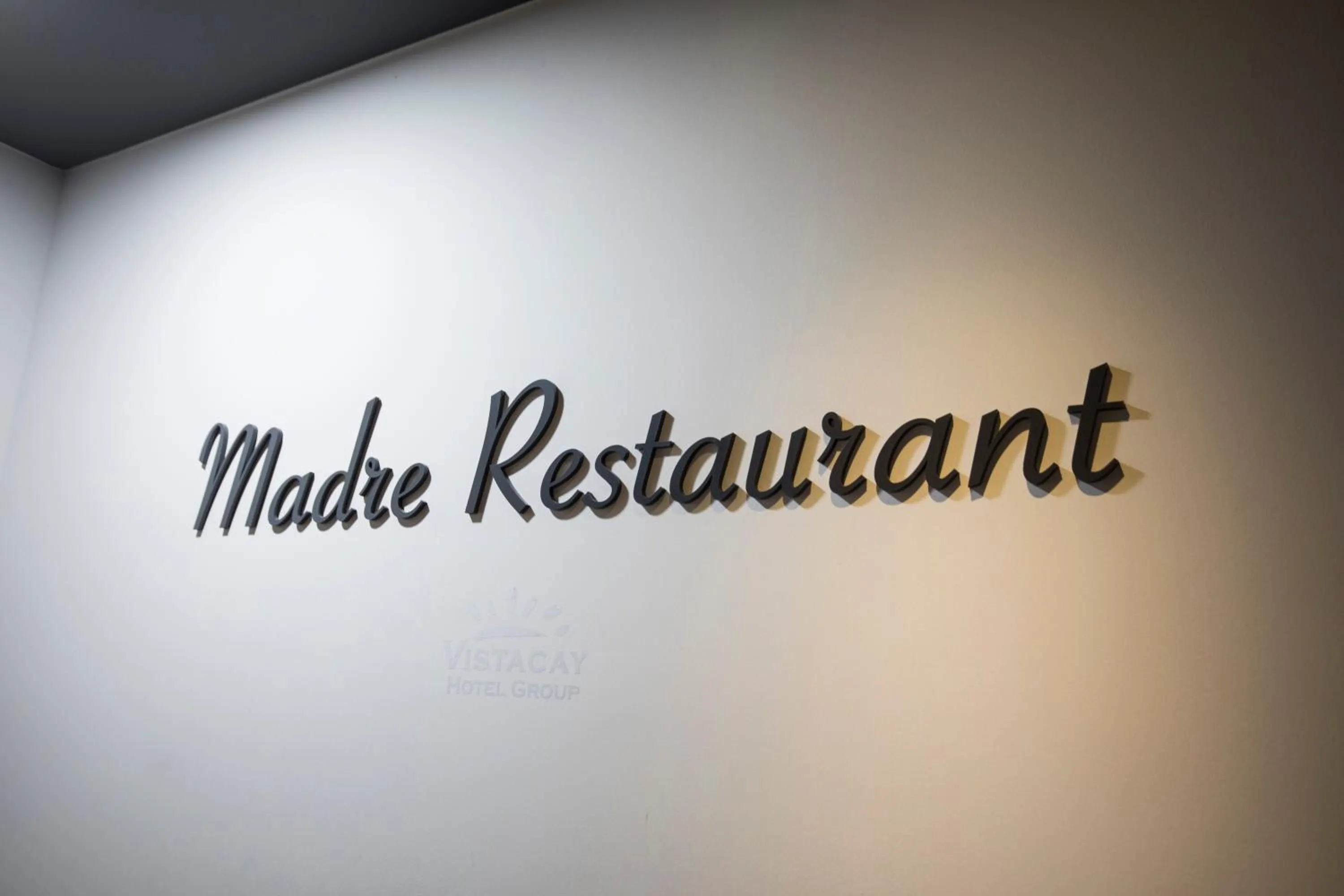 Restaurant/places to eat in Vistacay Hotel Worldcup