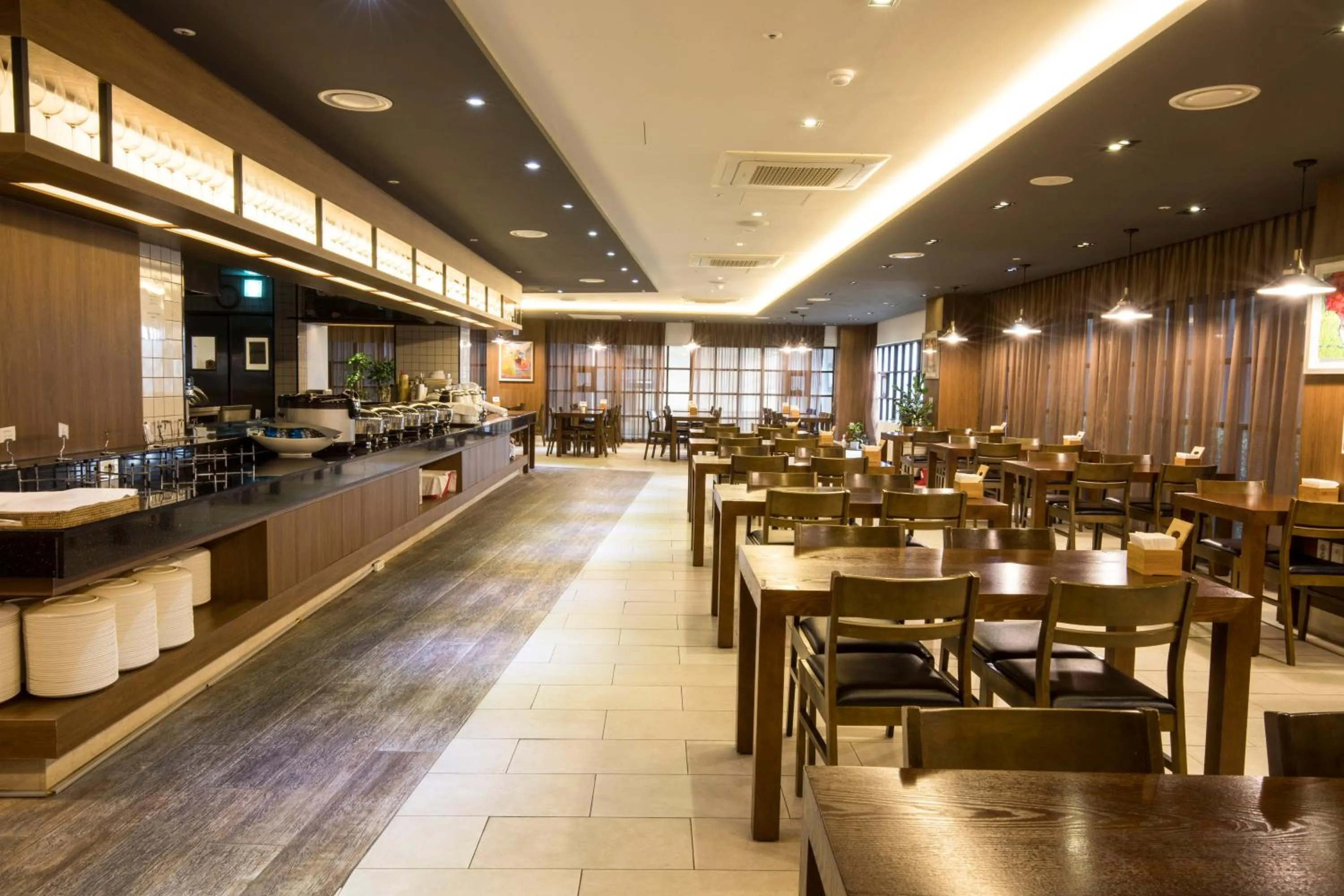 Restaurant/places to eat in Vistacay Hotel Worldcup