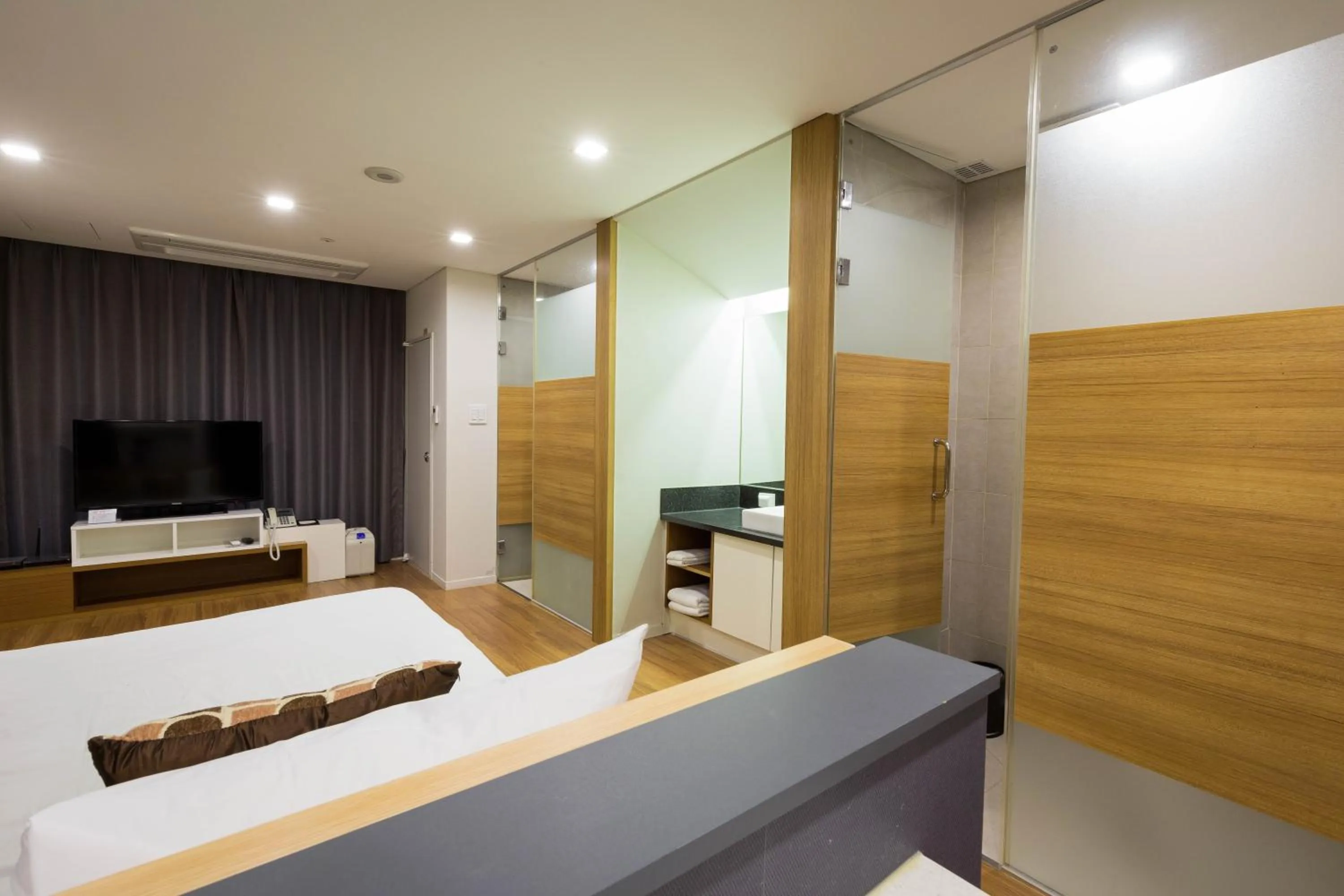 Living room, Bed in Vistacay Hotel Worldcup