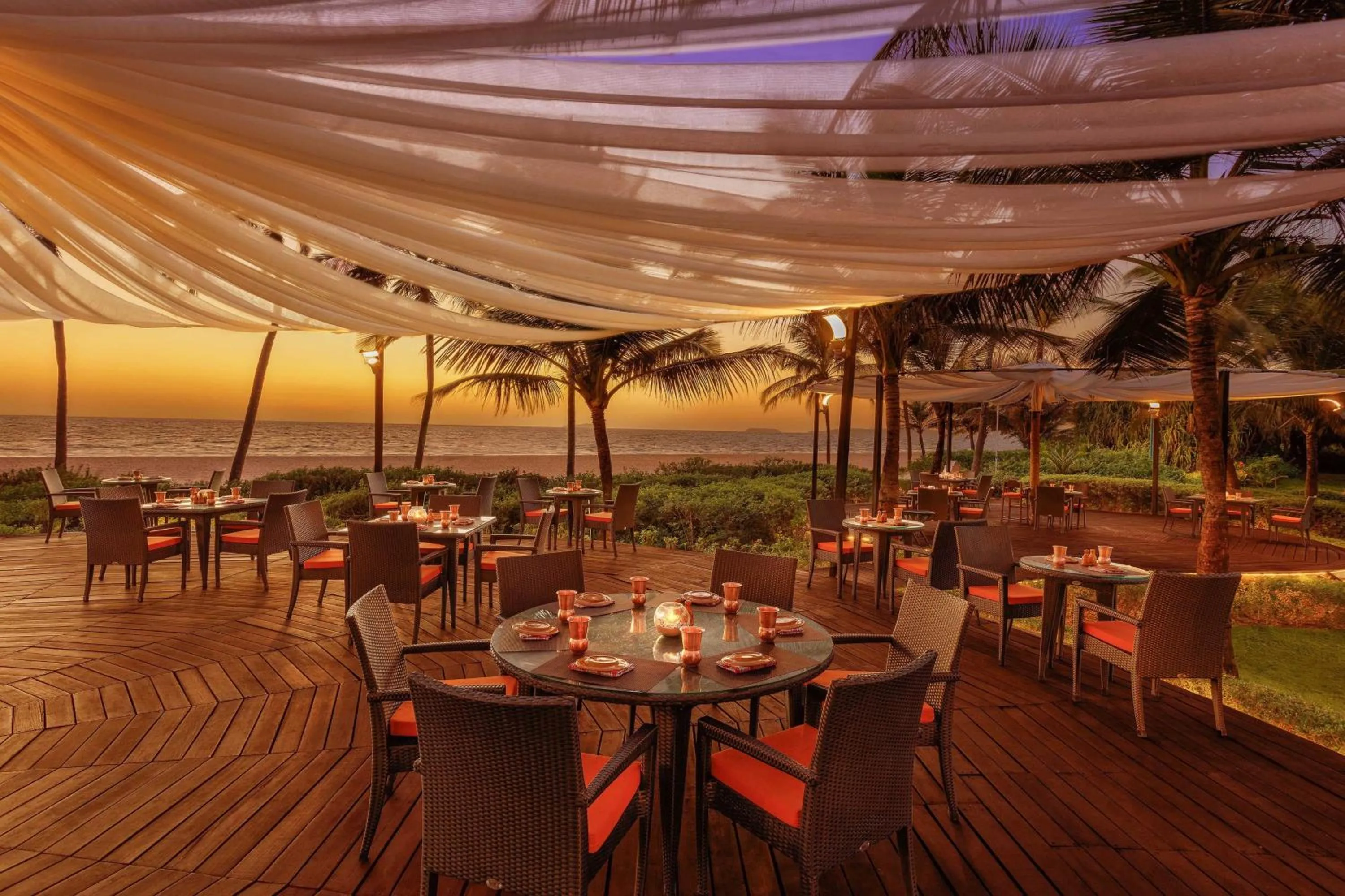 Lounge or bar in ITC Grand Goa, a Luxury Collection Resort & Spa, Goa