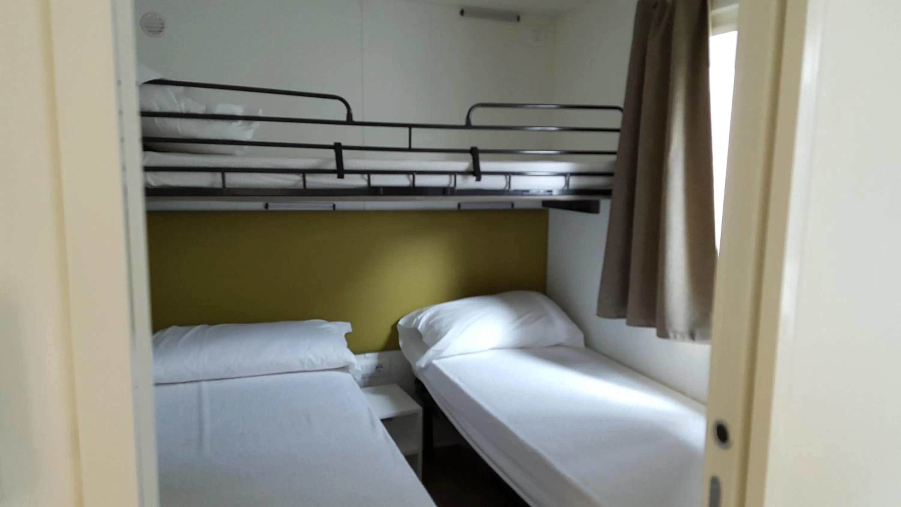 Bedroom, Bed in Campeggio del Garda
