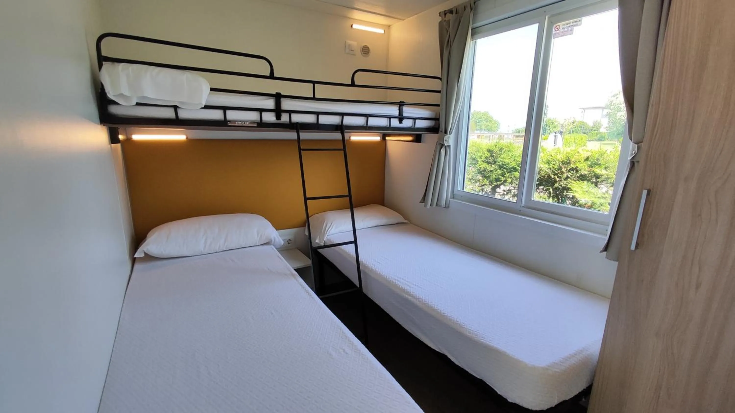 Bed in Campeggio del Garda