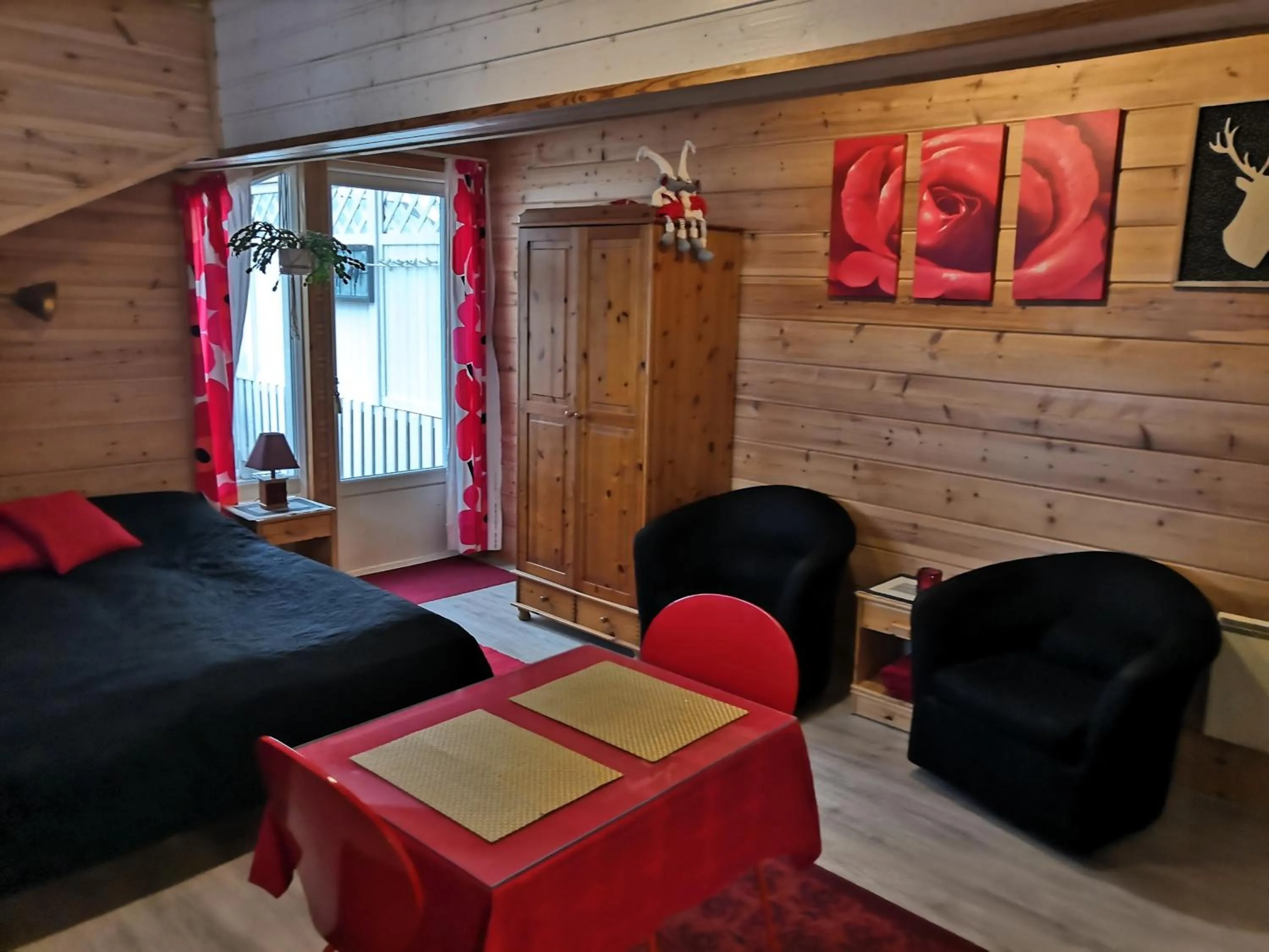 Living room, Bed in Hostel Mansikka