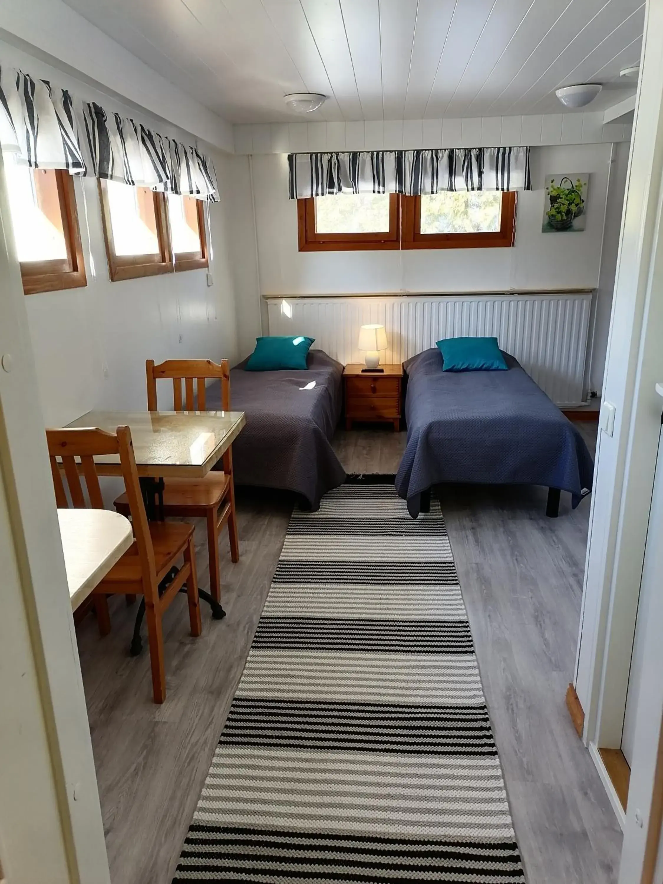 Double or Twin Room with Private Bathroom in Hostel Mansikka Double or Twin Room with Private Bathroom in Hostel Mansikka
