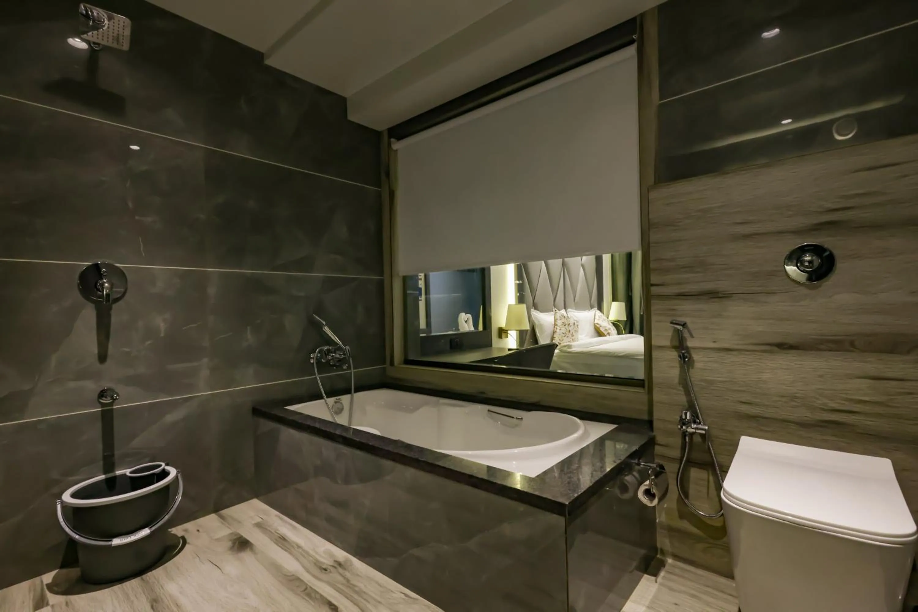 Shower in Hotel Hillberry