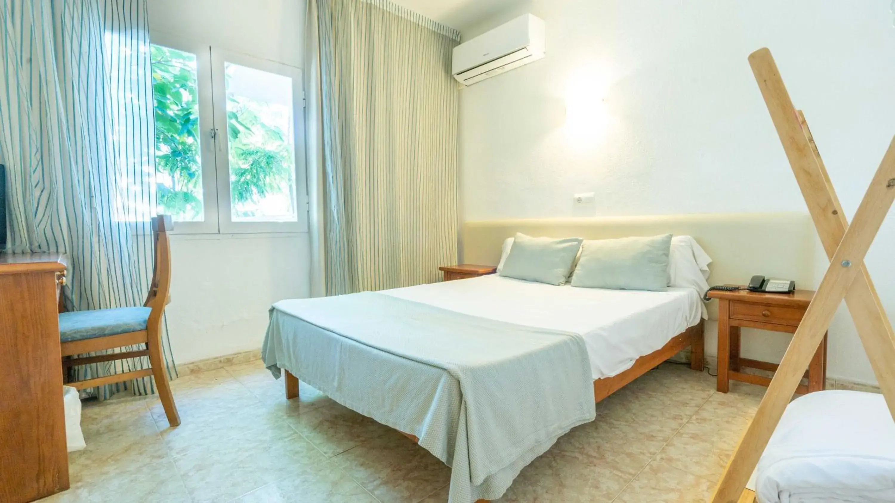 Bed in Houm Nets - Adults Only Bed in Houm Nets - Adults Only