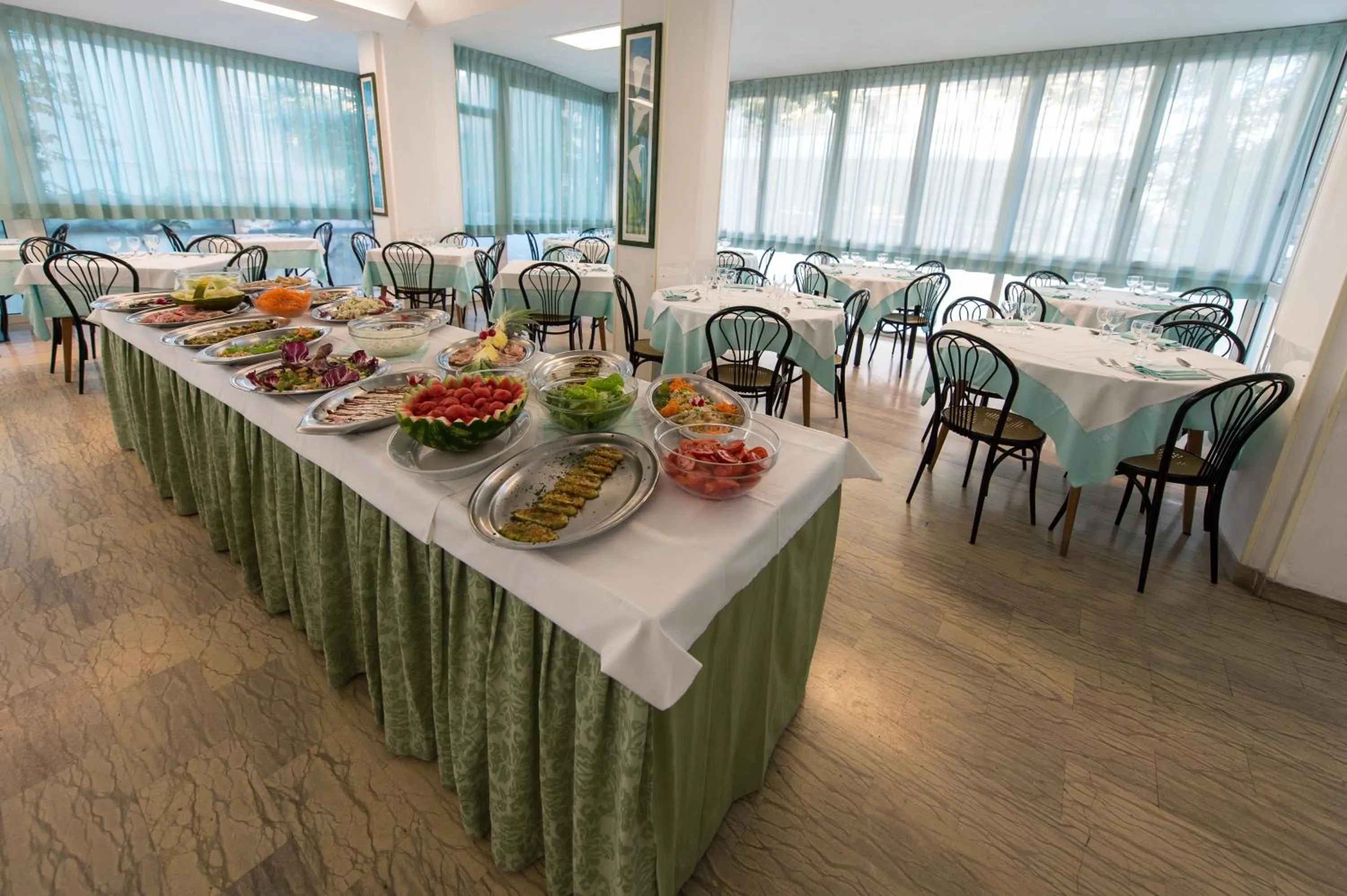 Restaurant/places to eat in Hotel Pacific